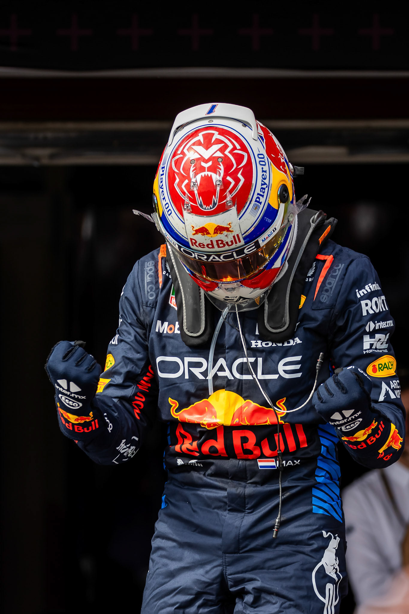 Max Verstappen #1, Oracle Red Bull Racing bejubelt seinen Sieg in Imola; F1 GP Imola / Italien Sonntag, 19.05.2024