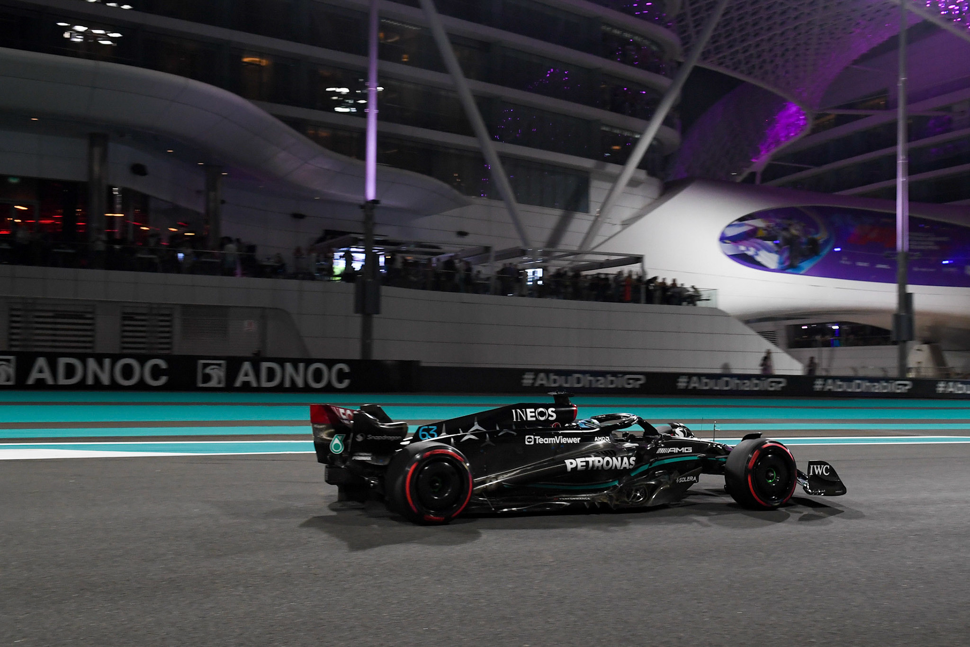 George Russell (GBR) Mercedes AMG F1 Team; Formel 1 GP Abu Dhabi. Samstag 25.11.2023