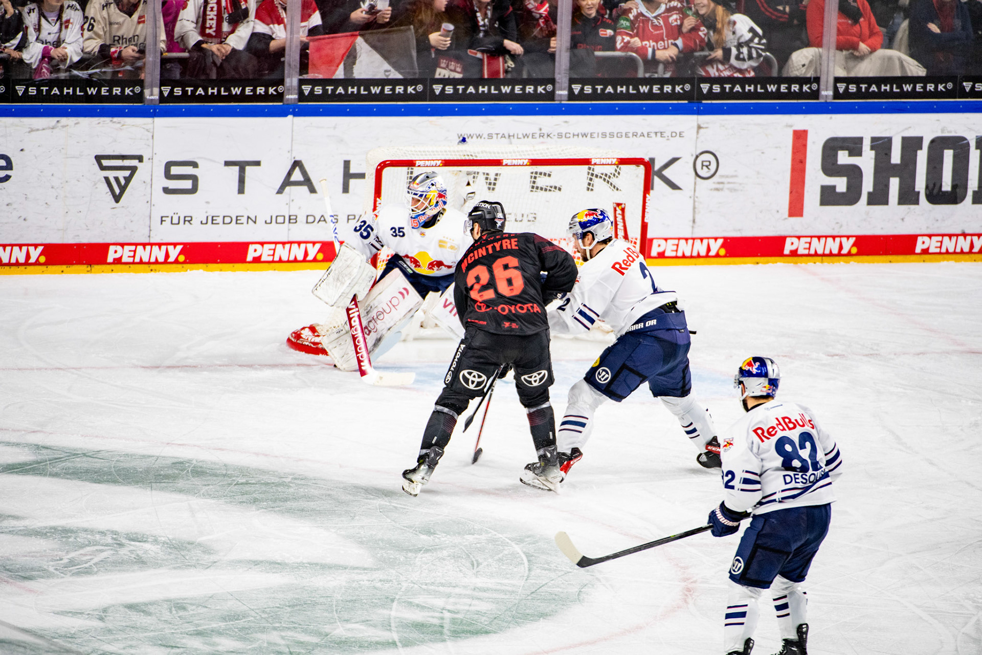 David Mcintyre, Mathias Niederberger, Christopher Desousa; DEL Kölner Haie - EHC Red Bull München, 05.01.2024
