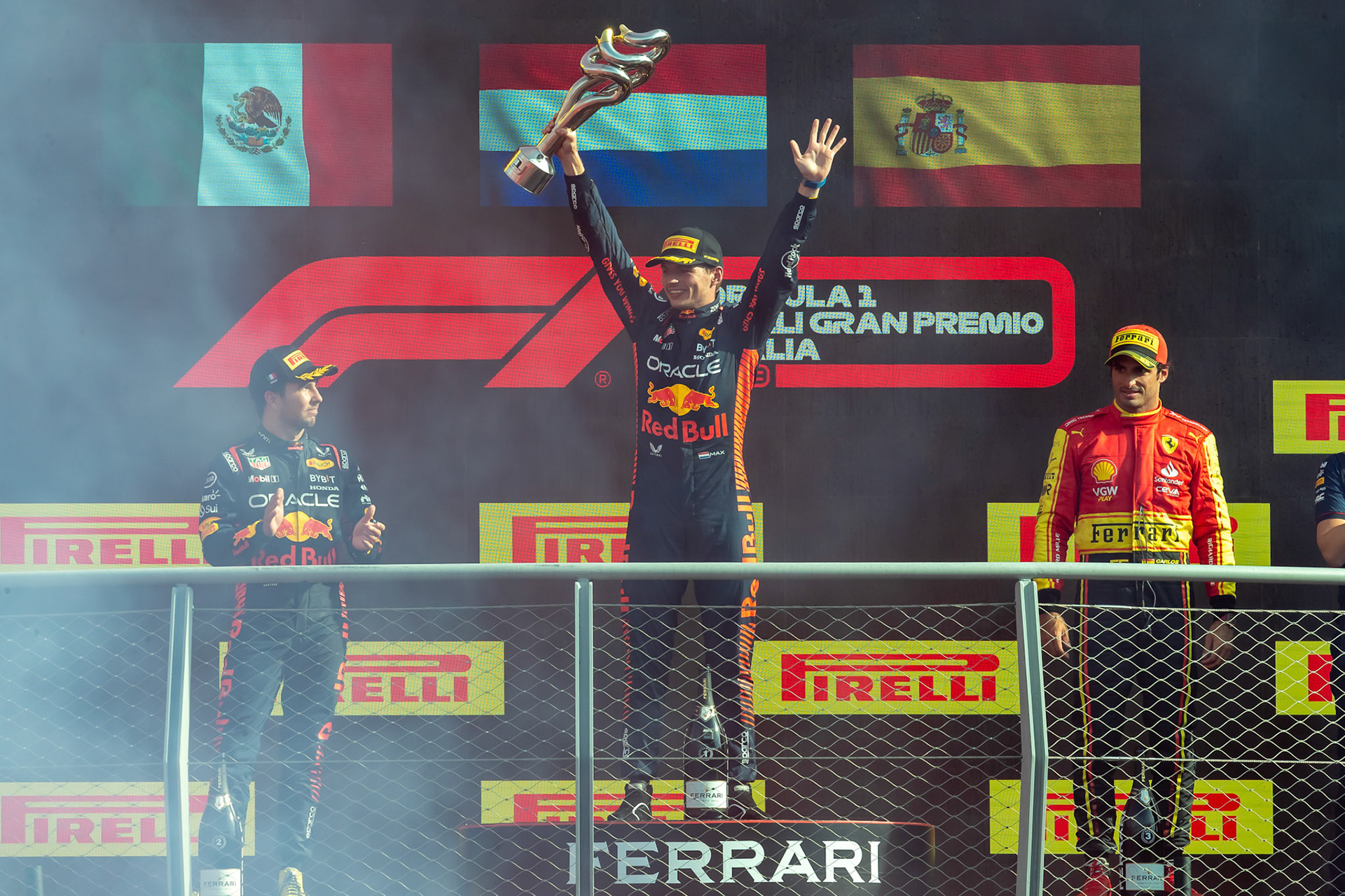 Max Verstappen , Sergio Perez und Carlos Sainz auf dem Podium;Formel 1 GP Italien / Monza. Sonntag, 03.09.2023
