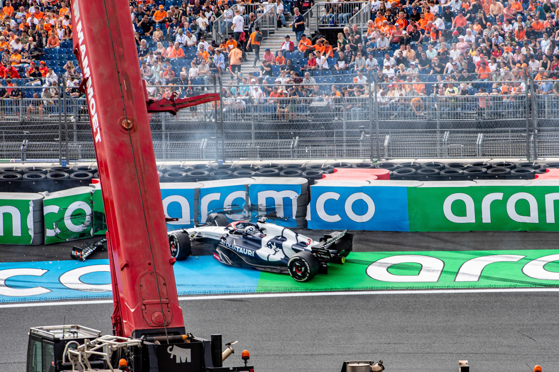 Unfall zwischen Daniel Ricciardo und Oscar Piastri in FP2; Formel 1 GP Holland / Zandvoort. Freitag, 25.08.2023