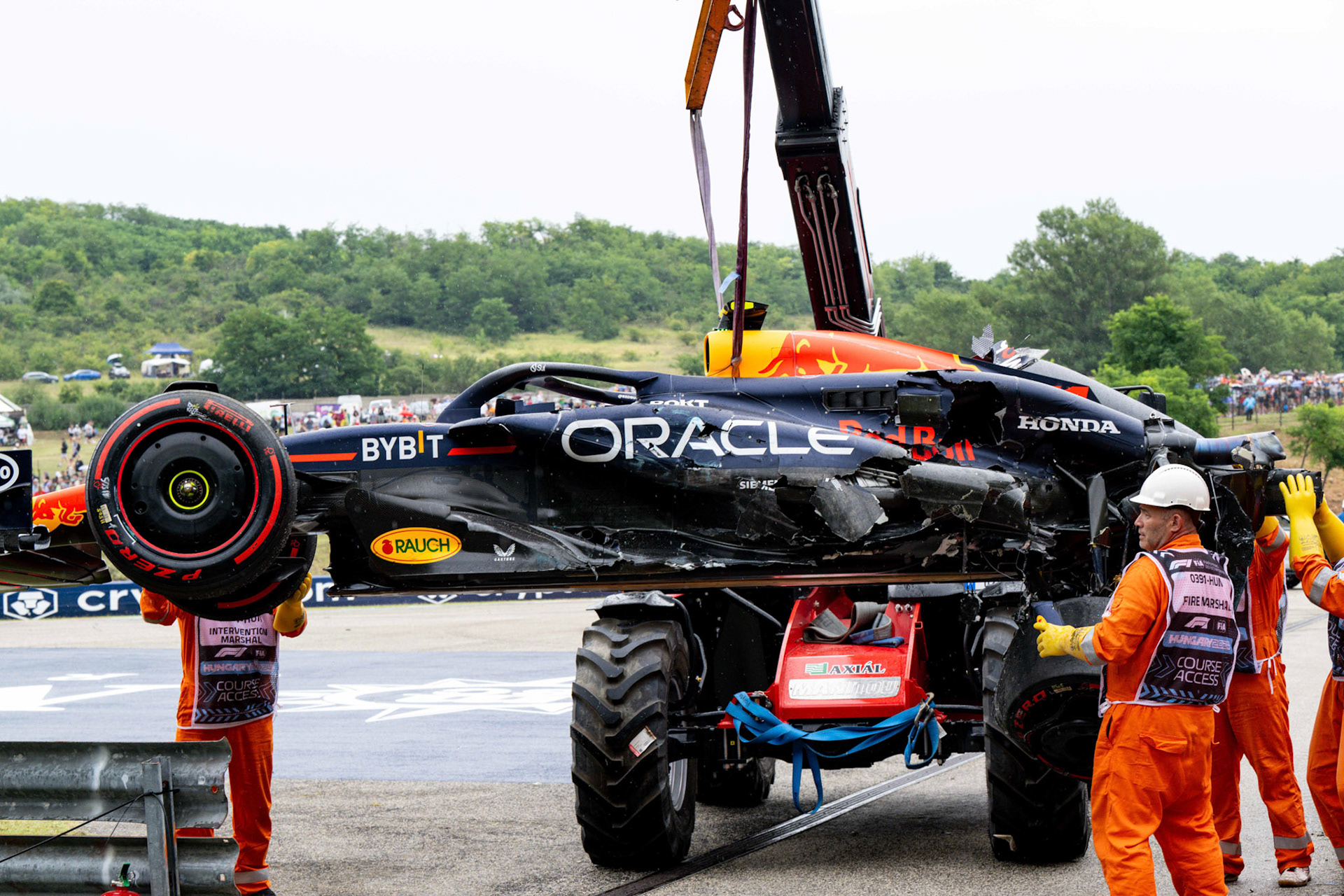 Sergio Perez #11, Oracle Red Bull Racing crasht im Qualifying;Formel 1 Budapest / Ungarn, 20.07.2024