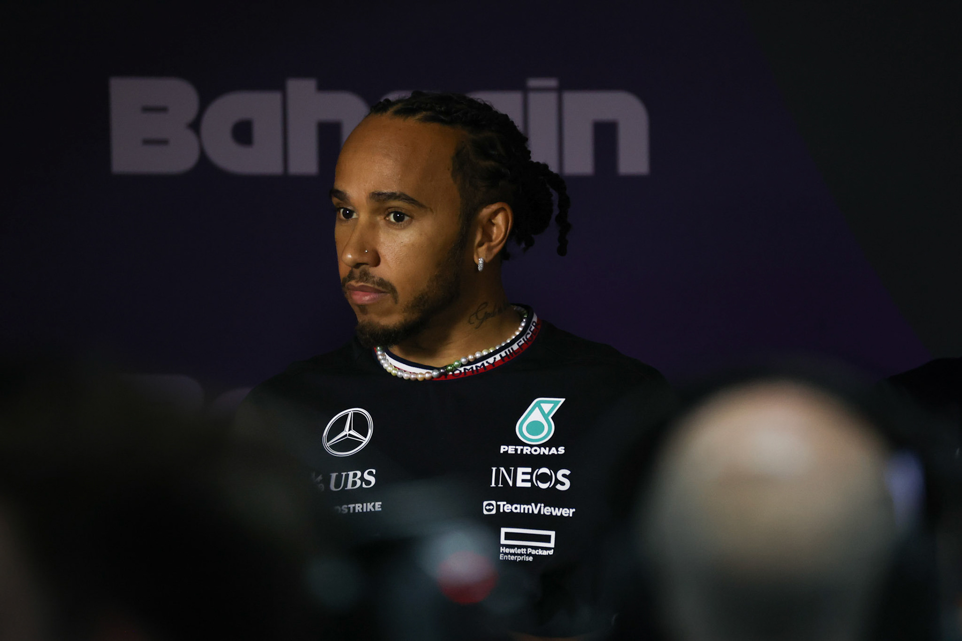 Lewis Hamilton #44, Mercedes-AMG Petronas F1 Team in der Pressekonferenz; Formel 1 GP Bahrain. Mittwoch 28.02.2024