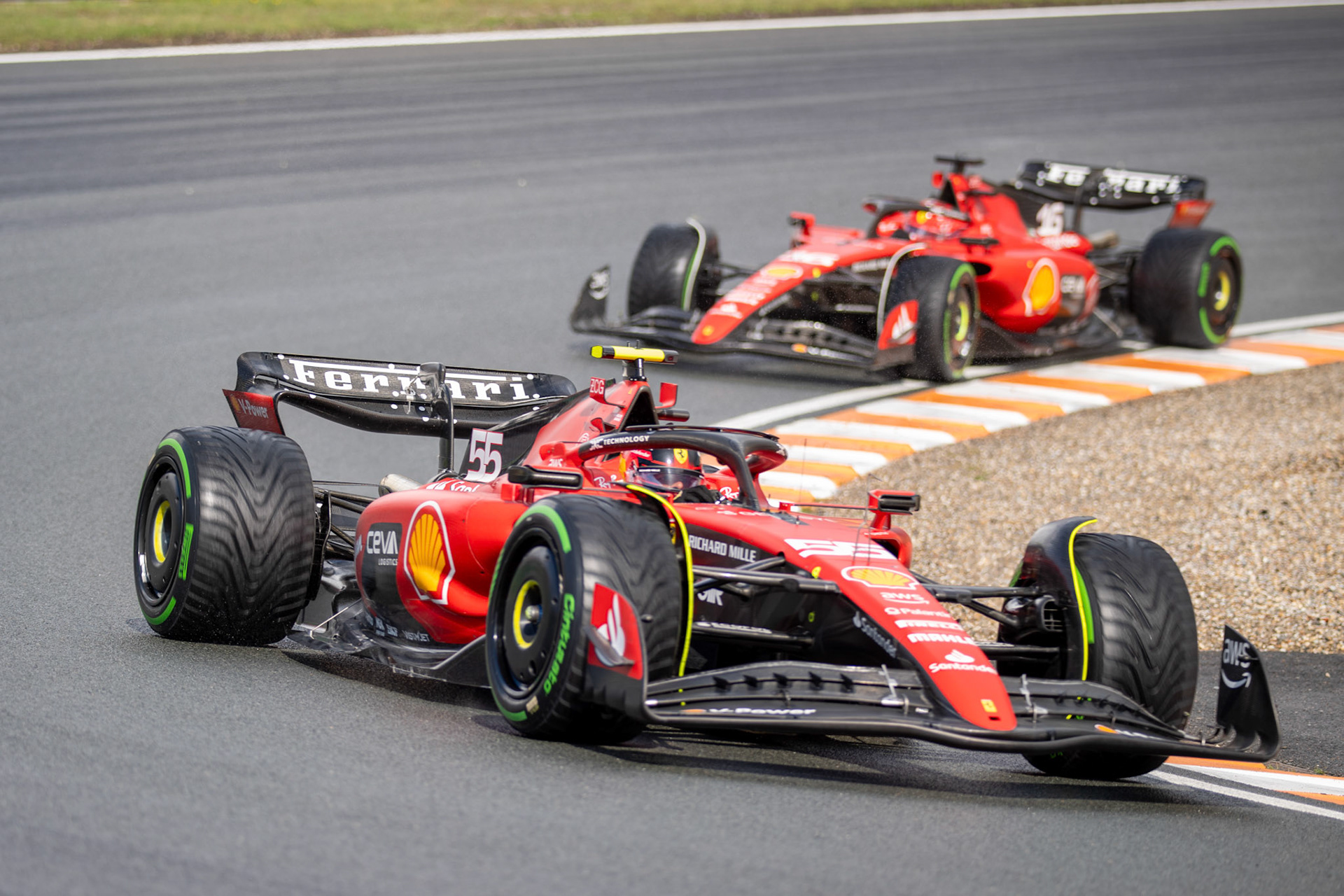 Carlos Sainz und Charles Leclerc, Scuderia Ferrari; Formel 1 GP Holland / Zandvoort. Samstag, 26.08.2023