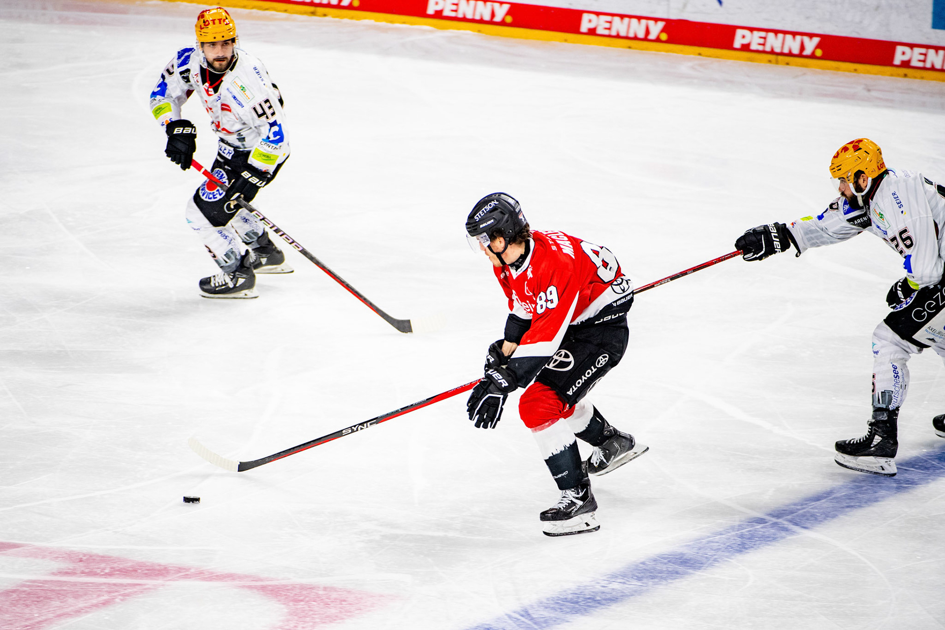 Gregor Macleod, Skyler McKenzie, Dominik Uher; DEL Kölner Haie - Fishtown Pinguins Bremerhaven, 30.01.2024