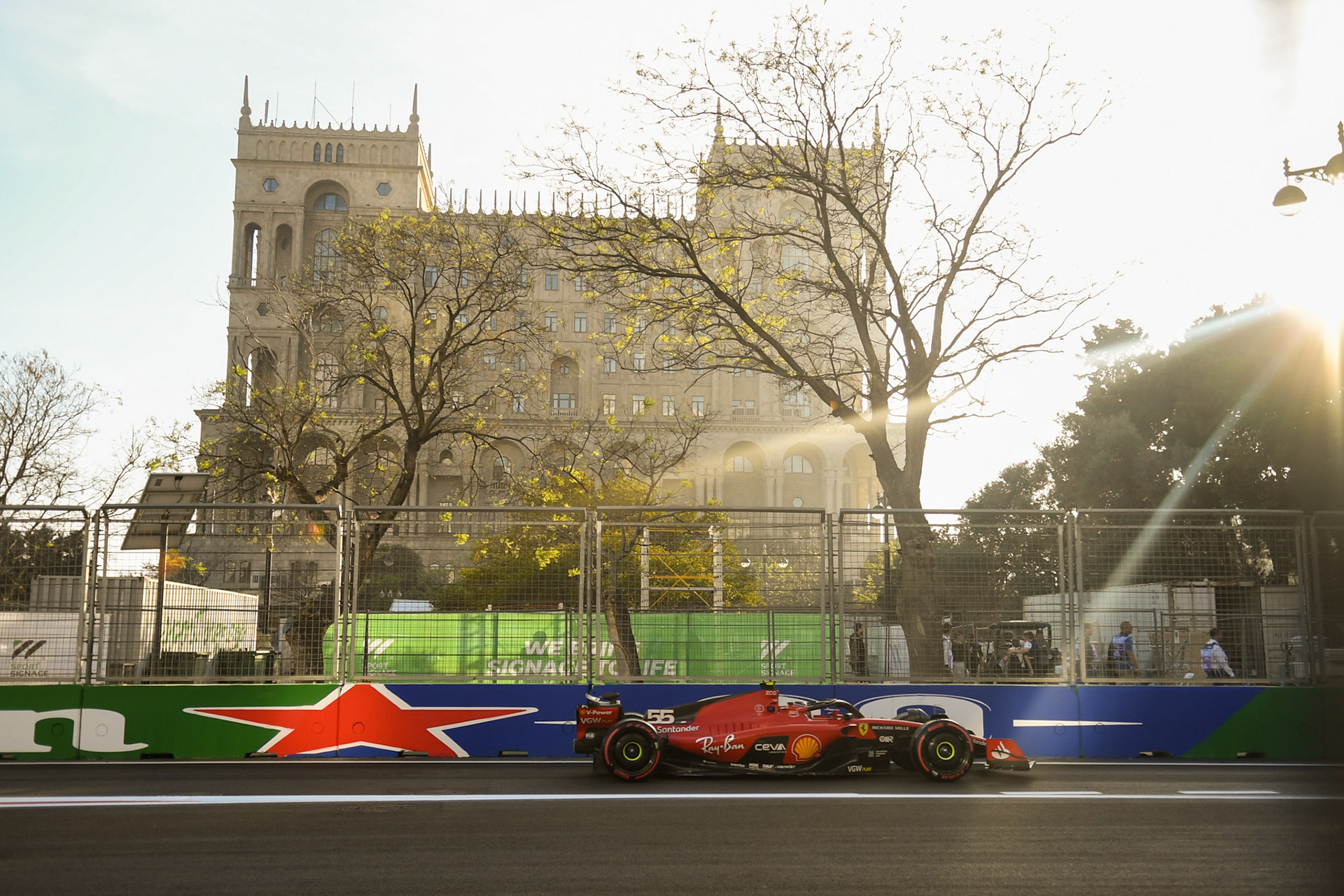 Carlos Sainz (ESP) Scuderia Ferrari; Formel 1 GP Baku Azerbaijan. Freitag 28.04.2023
