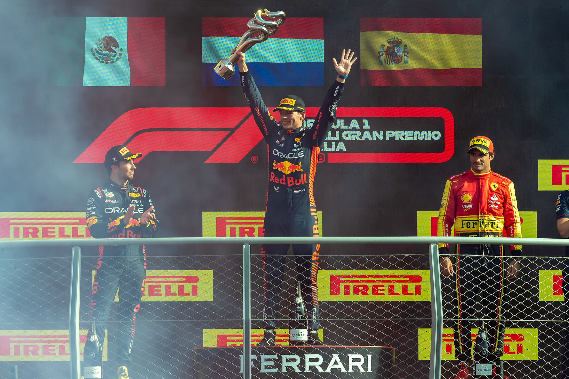 Max Verstappen , Sergio Perez und Carlos Sainz auf dem Podium;Formel 1 GP Italien / Monza. Sonntag, 03.09.2023
