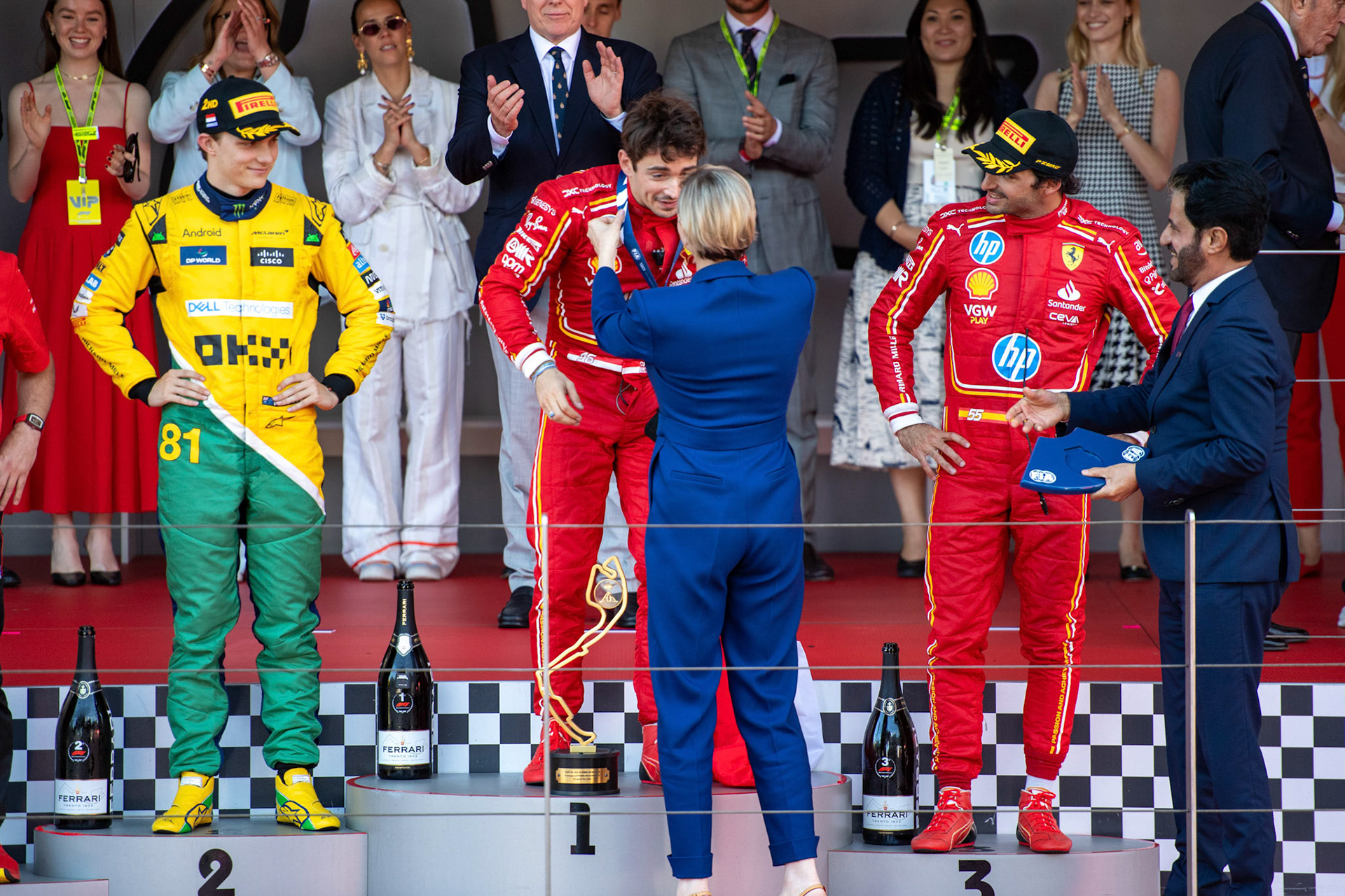 Charlène von Monaco gratuliert Charles Leclerc #16, Scuderia Ferrari zum Sieg. Frederic Vasseur, Teamchef Scuderia Ferrari und Oscar Piastri #81, McLaren Formula 1 Team und Carlos Sainz #55, Scuderia Ferrari; Formel1 GP Monaco Sonntag, 26.05.2024