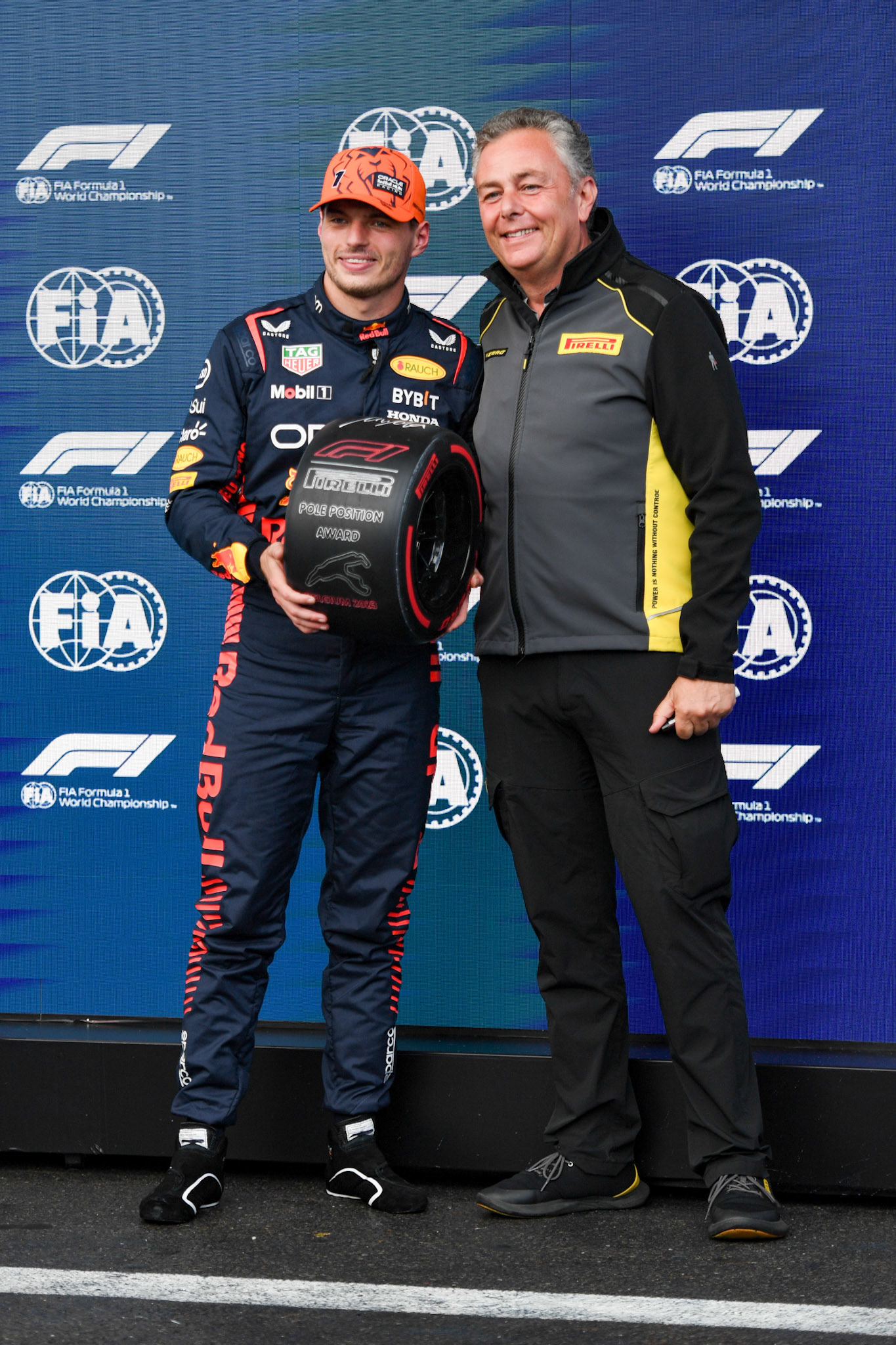Max Verstappen, Red Bull Racing und Mario Isola, Pirelli;Formel 1 GP Spa Francorchamps/ Belgien. Freitag, 28.07.2023