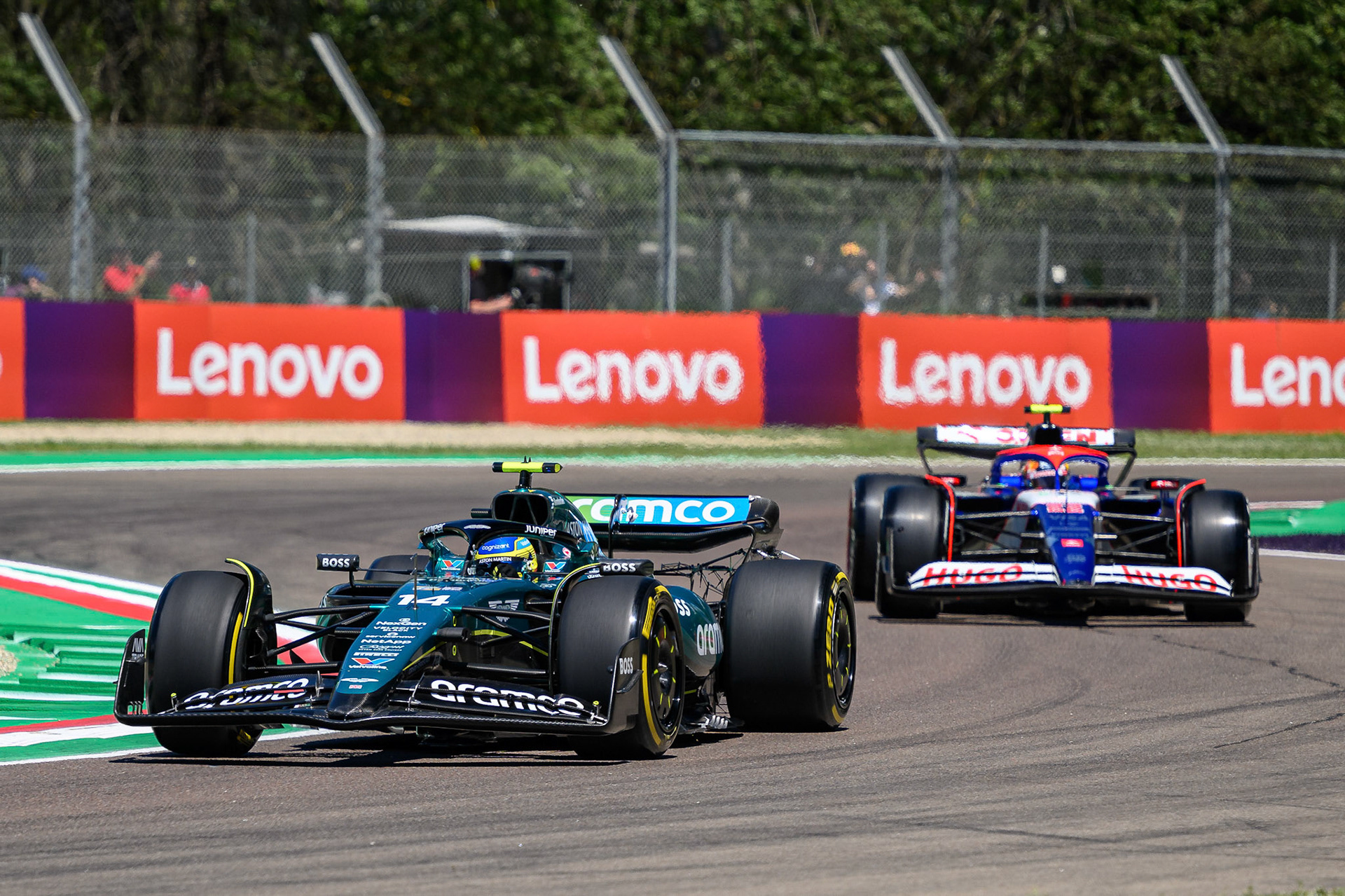 Fernando Alonso #14, Aston Martin Aramco F1 Team und Yuki Tsunoda #22, Visa Cash App RB Formula One Team; F1 GP Imola / Italien Freitag, 17.05.2024