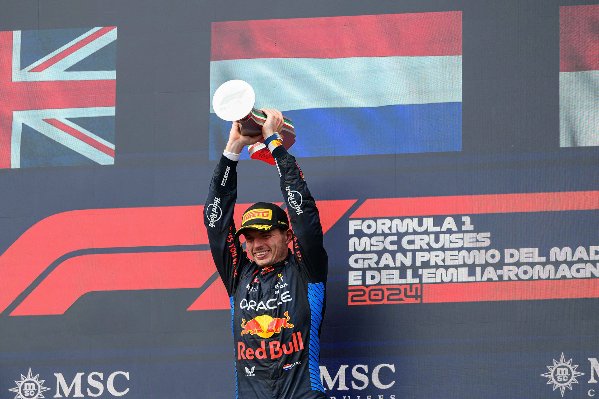 Max Verstappen #1, Oracle Red Bull Racing auf dem Podium.; F1 GP Imola / Italien Sonntag, 19.05.2024