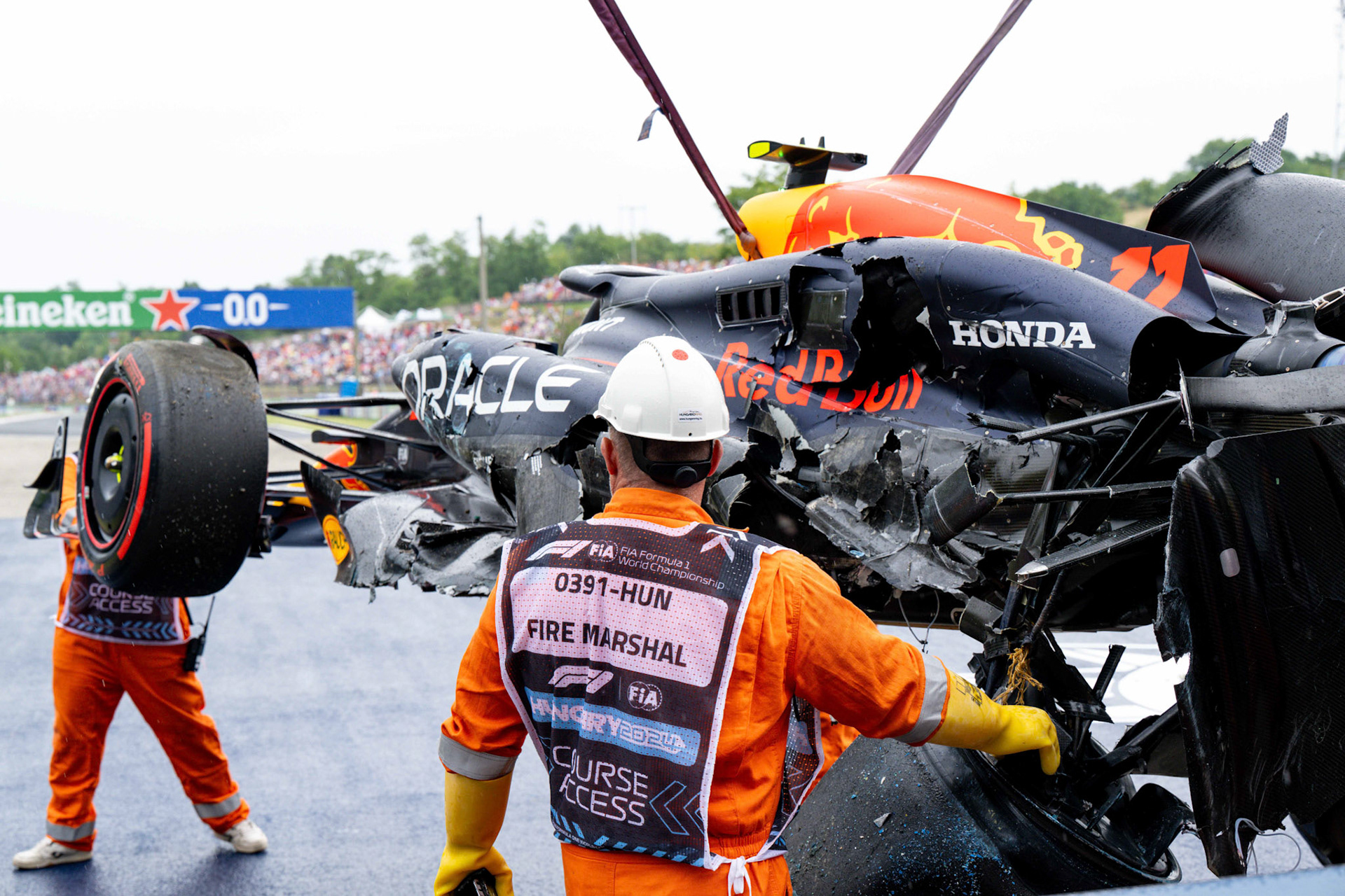 Sergio Perez #11, Oracle Red Bull Racing crasht im Qualifying;Formel 1 Budapest / Ungarn, 20.07.2024