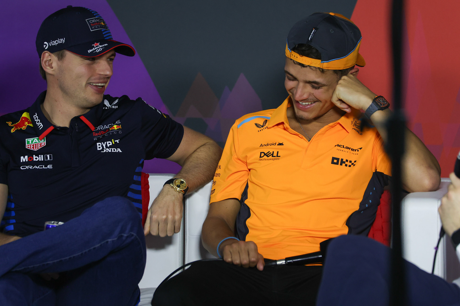 Max Verstappen #1, Oracle Red Bull Racing und Lando Norris #4, McLaren Formula 1 Team in der Pressekonferenz; Formel 1 GP Bahrain. Mittwoch 28.02.2024