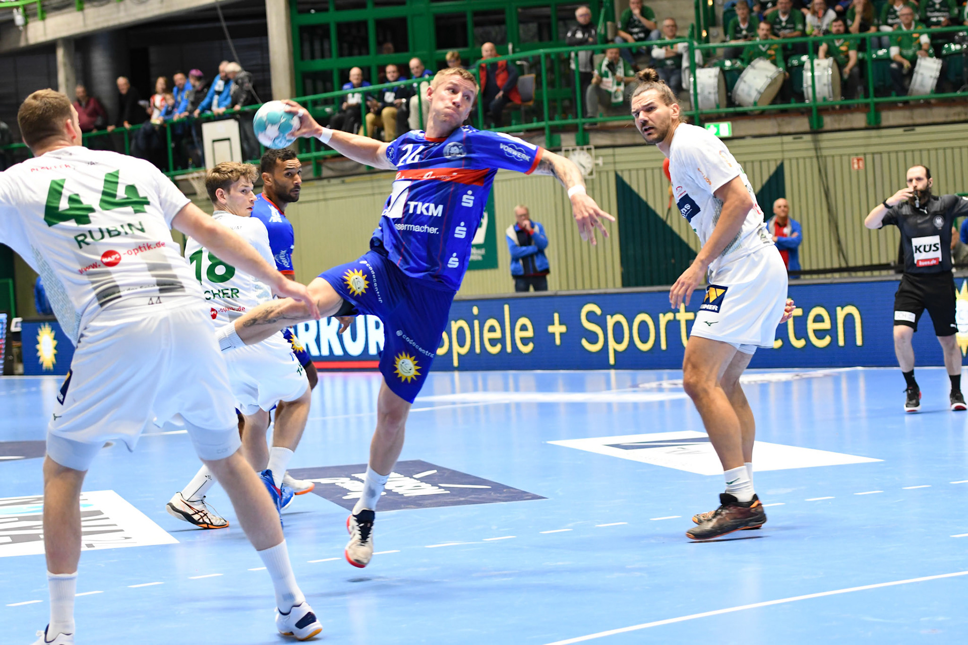 Linus Arnesson #24; Handball Bundesliga; BHC 06 - HSG Wetzlar 06.11.2022