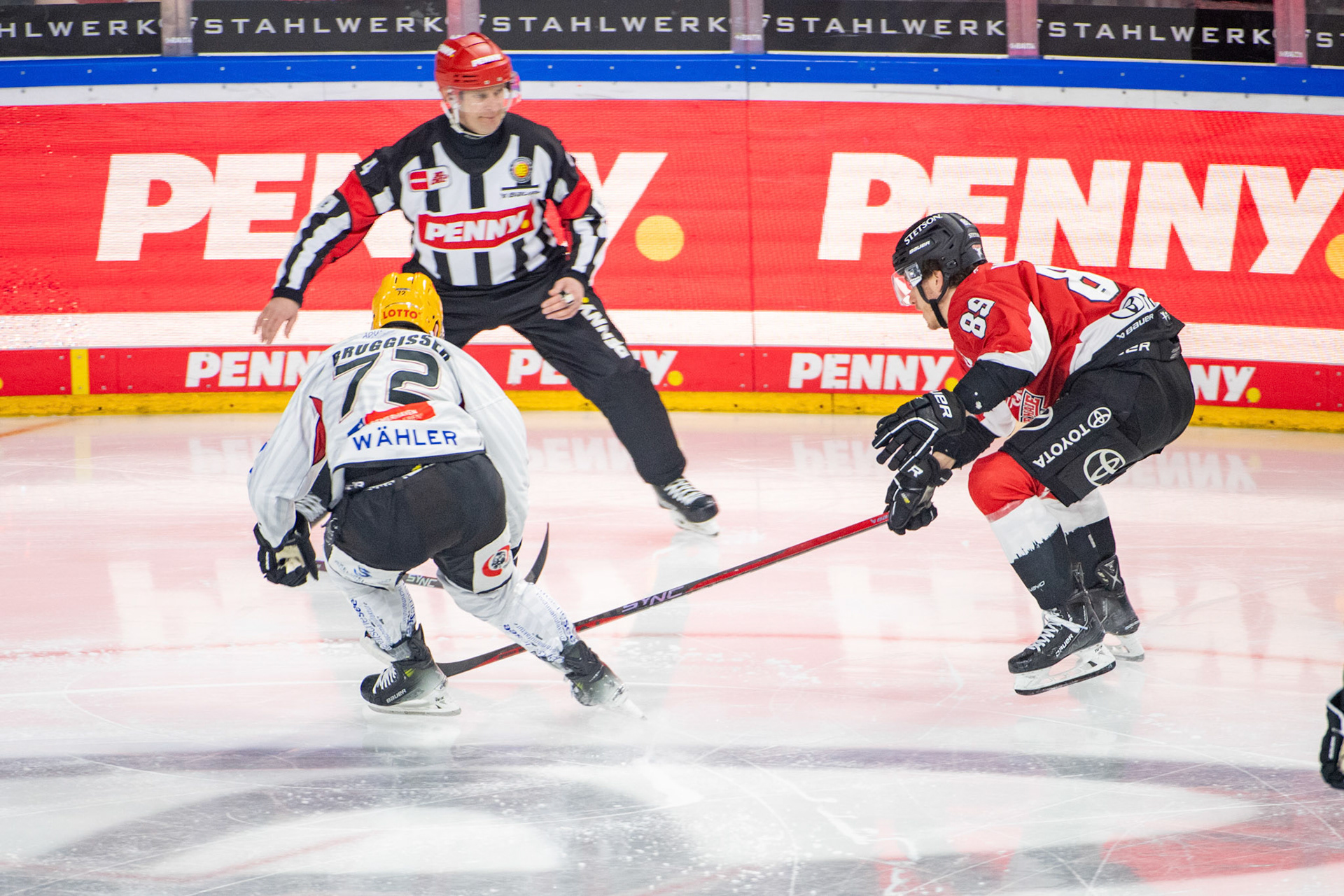 Gregor Macleod, Phillip Bruggisser; DEL Kölner Haie - Fishtown Pinguins Bremerhaven, 30.01.2024
