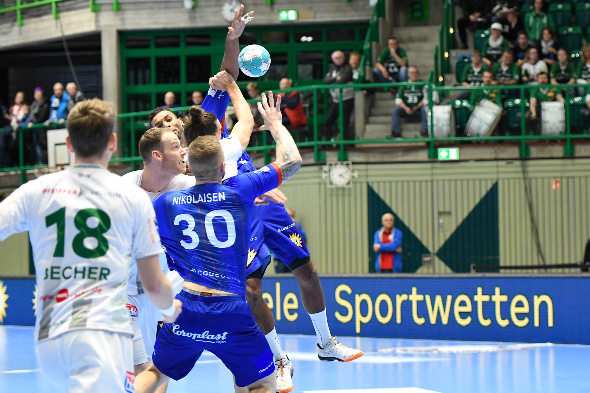 Tom Kare Nikolaisen #30; Handball Bundesliga; BHC 06 - HSG Wetzlar 06.11.2022