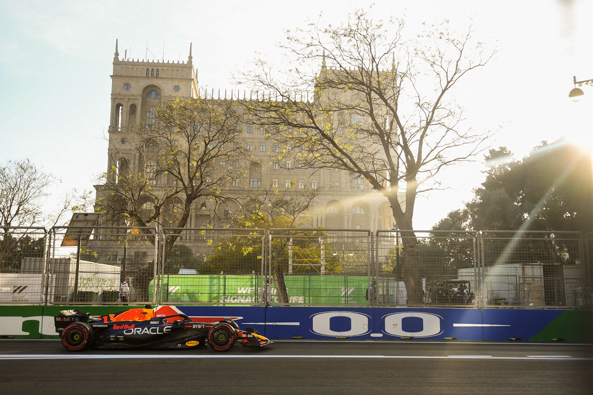 Max Verstappen (NED) Red Bull Racing; Formel 1 GP Baku Azerbaijan. Freitag 28.04.2023