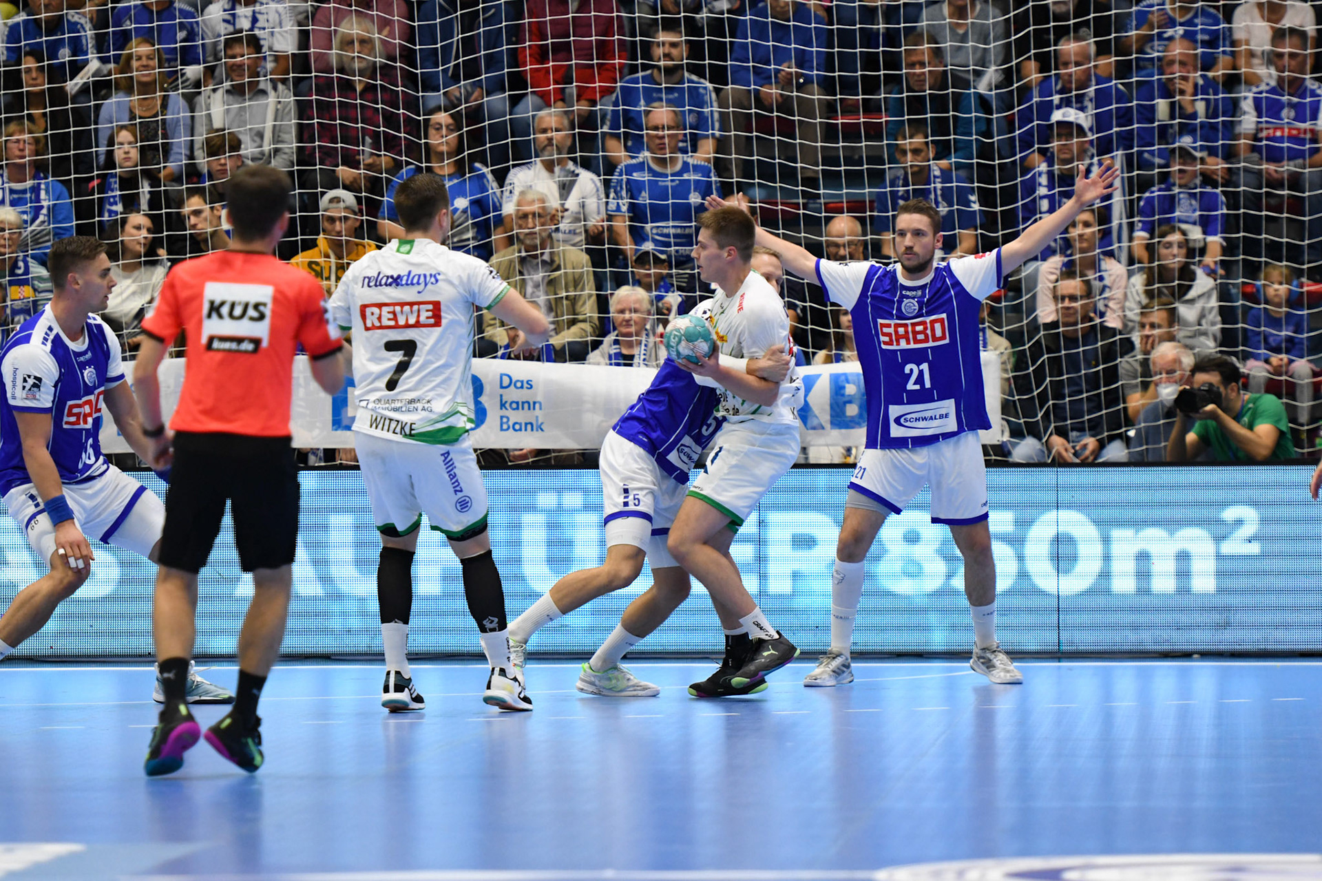 Tilen Kodrin #5; Handball Bundesliga; VfL Gummersbach - SCDHFK Leipzig 09.10.2022