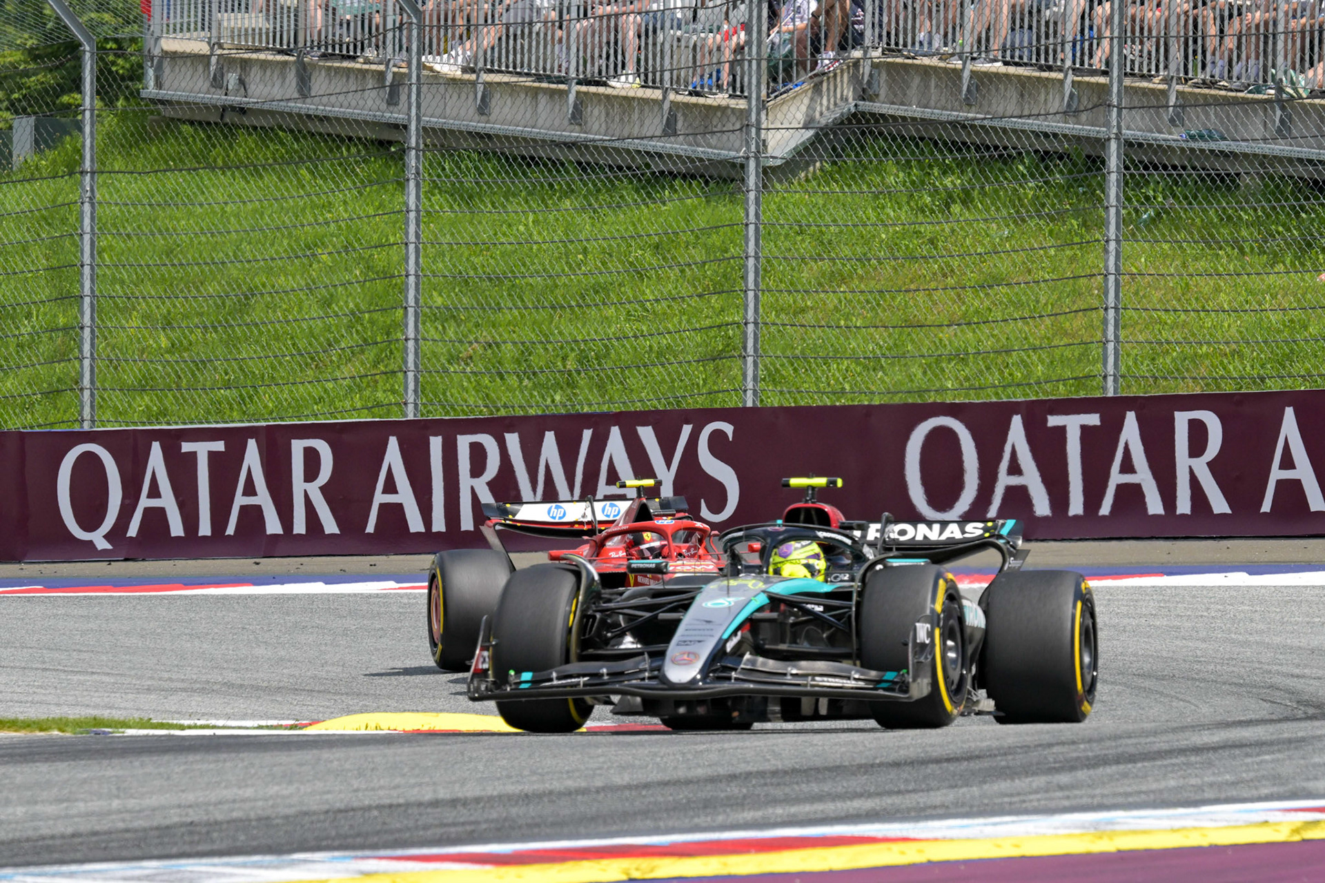 Lewis Hamilton #44, Mercedes-AMG Petronas F1 Team und Carlos Sainz #55, Scuderia Ferrari;Formel 1 GP Austria / Österreich. Sonntag, 30.06.2024