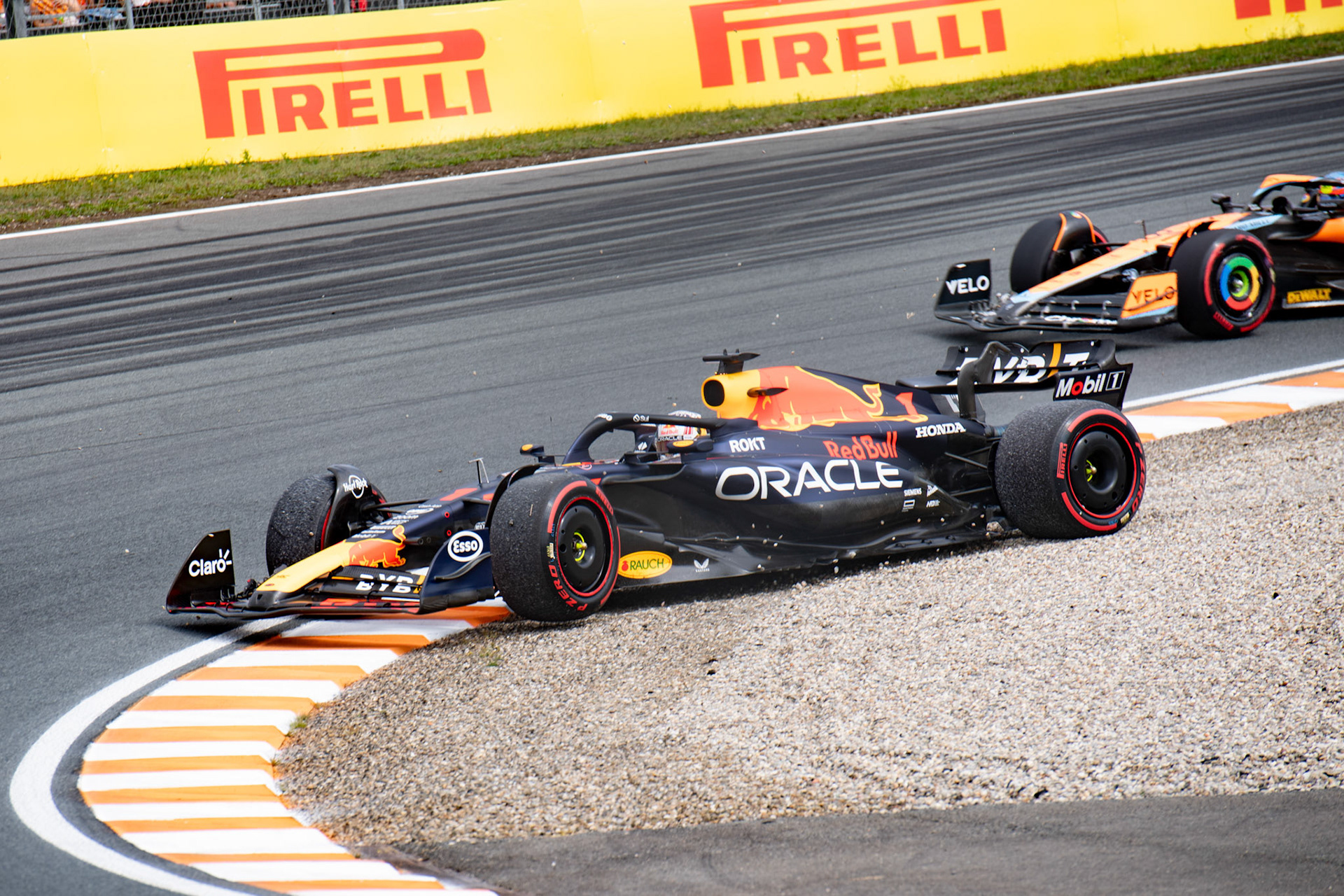 Max Verstappen im Kiesbett;Formel 1 GP Holland / Zandvoort. Freitag, 25.08.2023