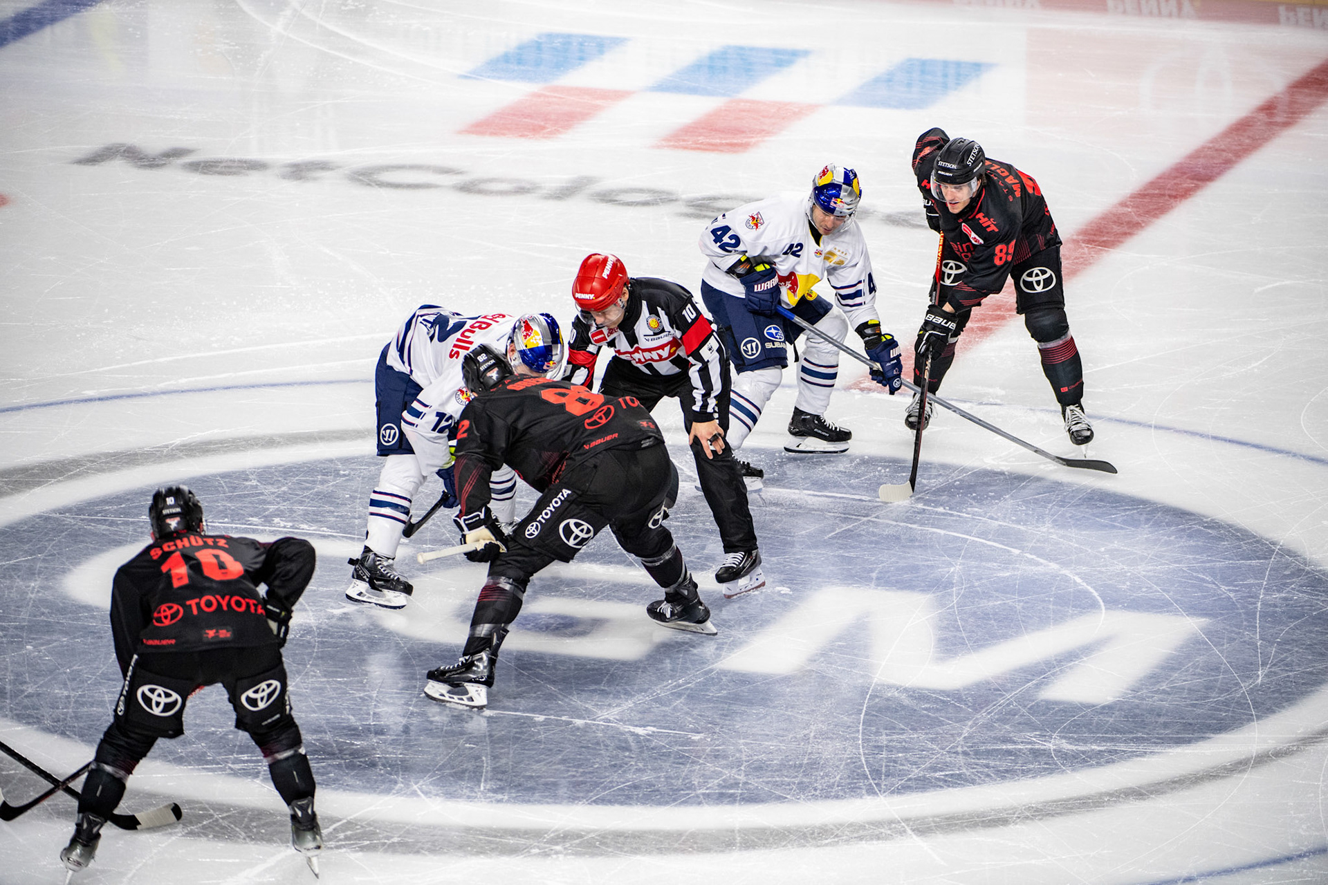 Alexandre Grenier, Justin Schuetz, Gregor MacleodYasin Ehliz; DEL Kölner Haie - EHC Red Bull München, 05.01.2024
