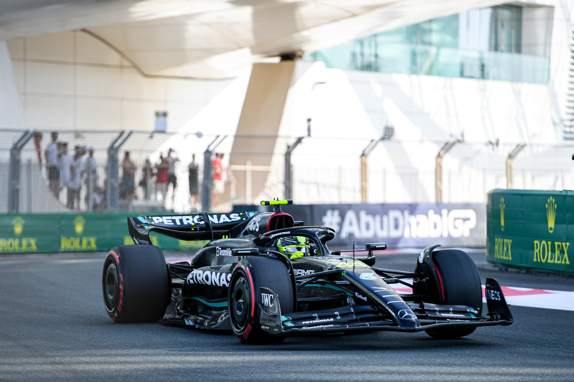 Lewis Hamilton (GBR) Mercedes AMG F1 Team; Formel 1 GP Abu Dhabi. Samstag 25.11.2023