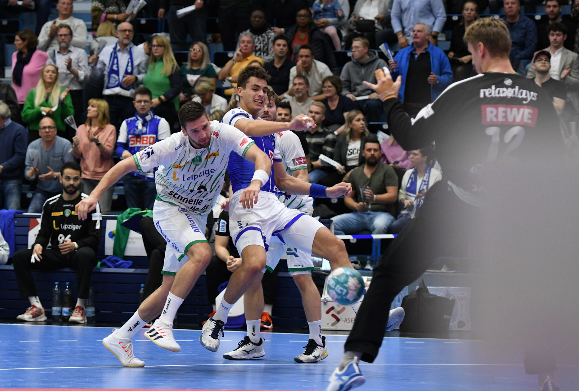 Kristian Saeveras #12;  Handball Bundesliga; VfL Gummersbach - SCDHFK Leipzig 09.10.2022