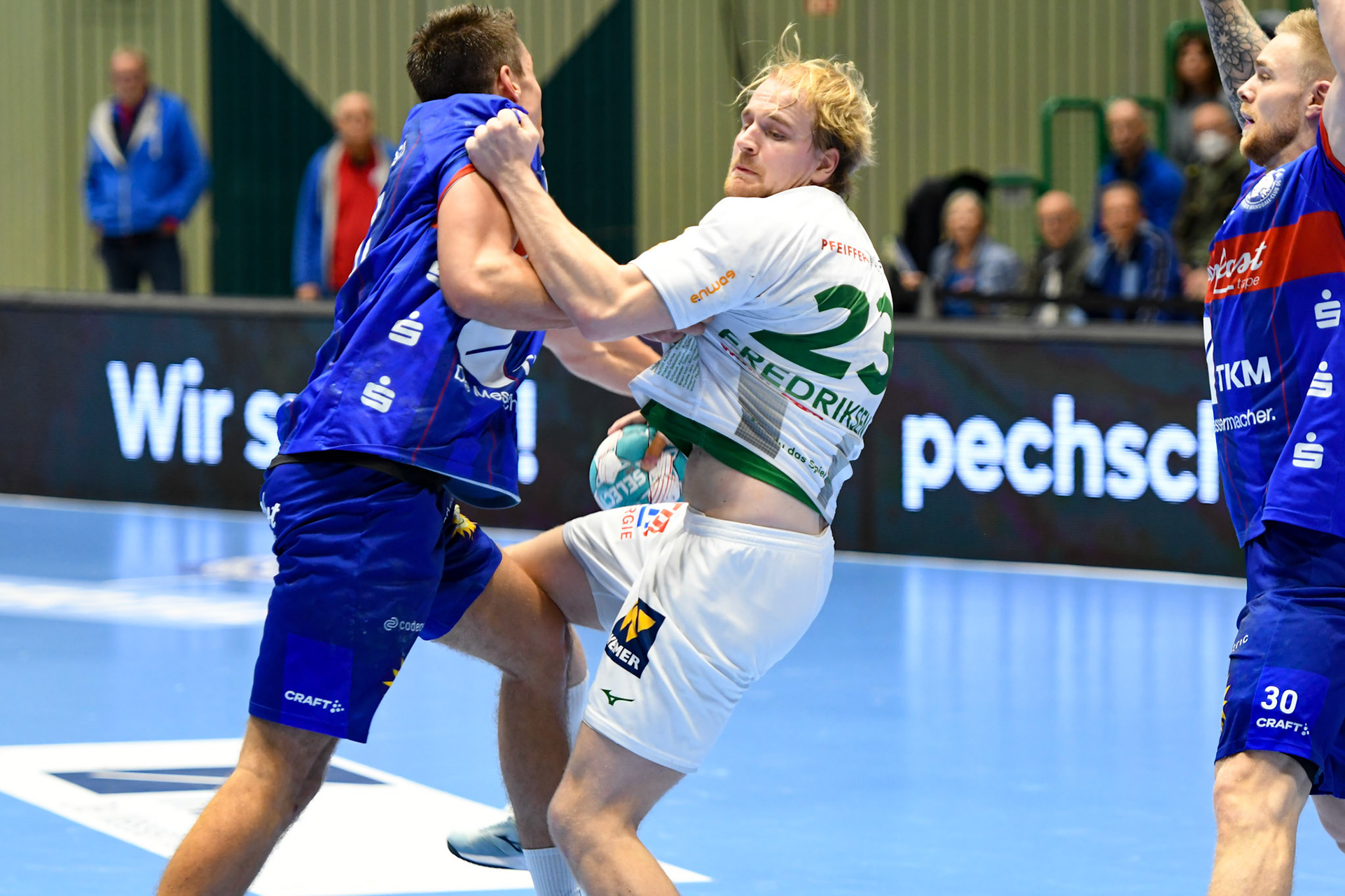 Linus Arnesson #24; Handball Bundesliga; BHC 06 - HSG Wetzlar 06.11.2022