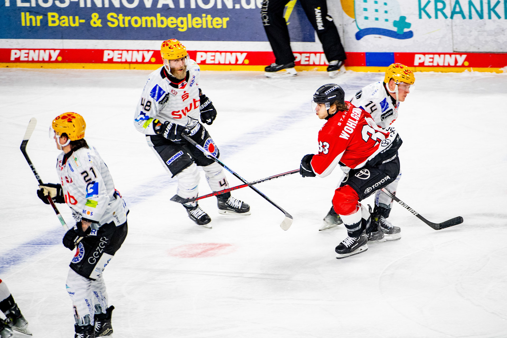 Tim Wohlgemuth, Nicholas B. Jensen, Ross Mauermann, Jake Virtanen; DEL Kölner Haie - Fishtown Pinguins Bremerhaven, 30.01.2024