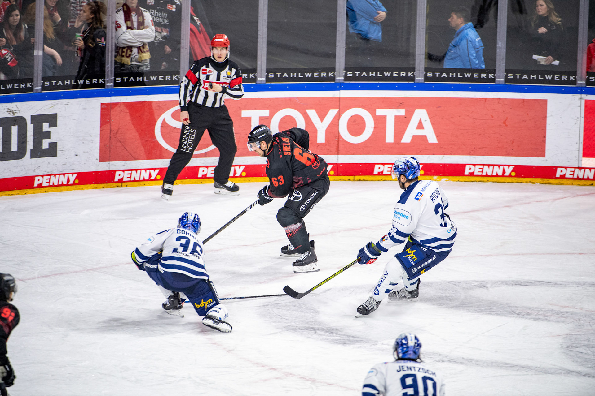 Patrick Sieloff, Nick Ritchie, Brandon Gormley; DEL Kölner Haie - Iserlohn Roosters, 13.02.2024