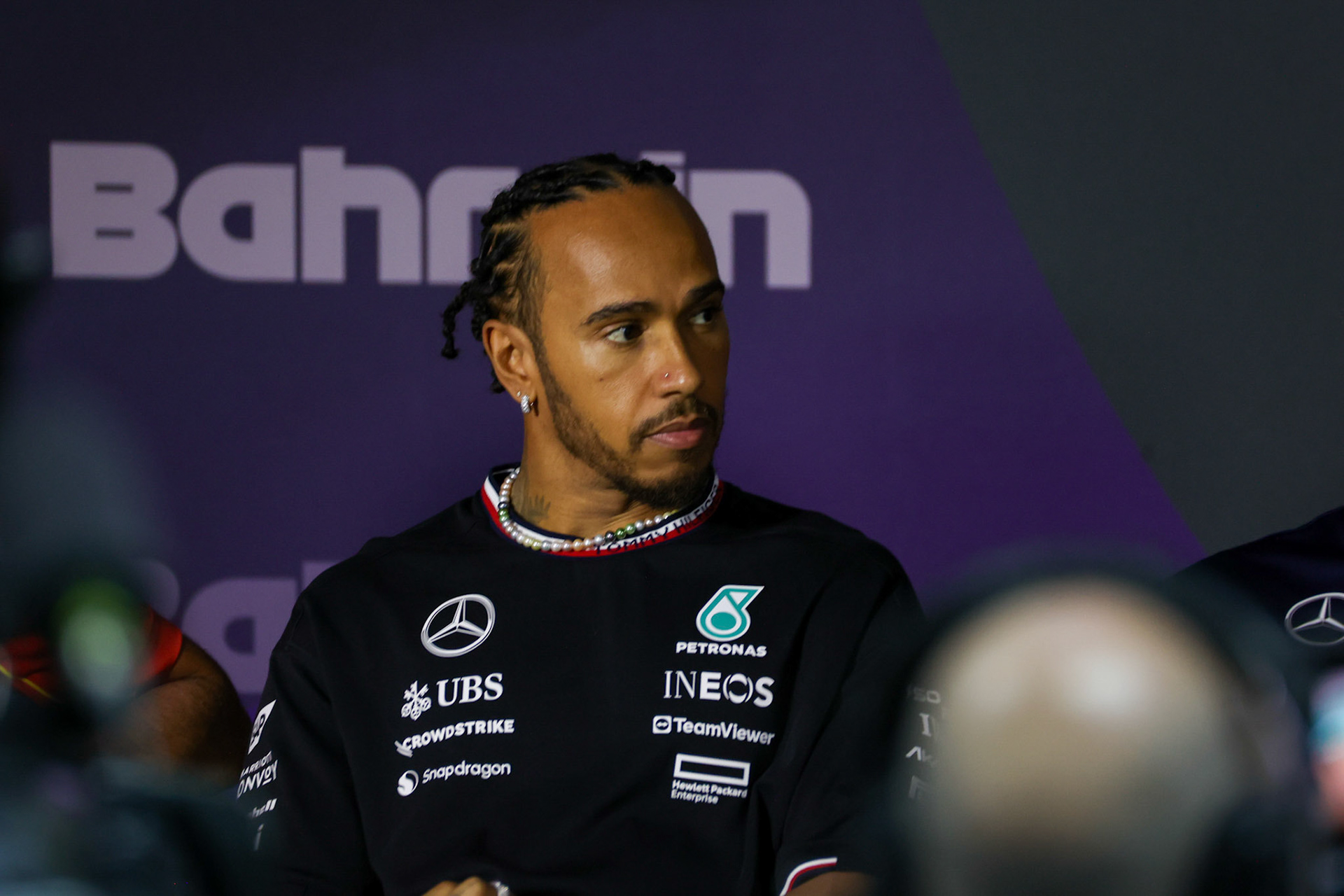 Lewis Hamilton #44, Mercedes-AMG Petronas F1 Team in der Pressekonferenz; Formel 1 GP Bahrain. Mittwoch 28.02.2024