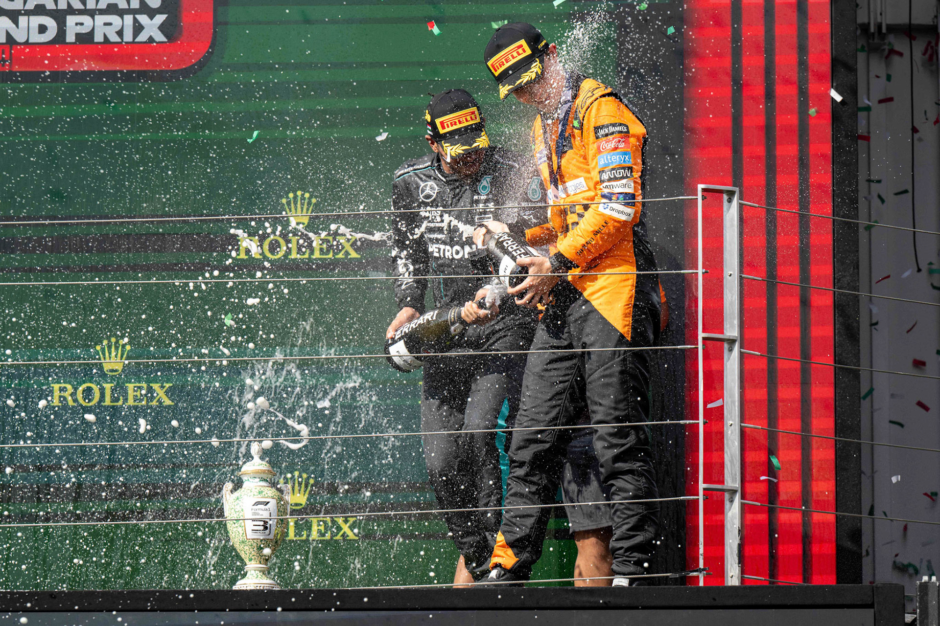 Lewis Hamilton #44, Mercedes-AMG Petronas F1 Team und Oscar Piastri #81, McLaren Formula 1 Team auf dem Podium.;Formel 1 Budapest / Ungarn