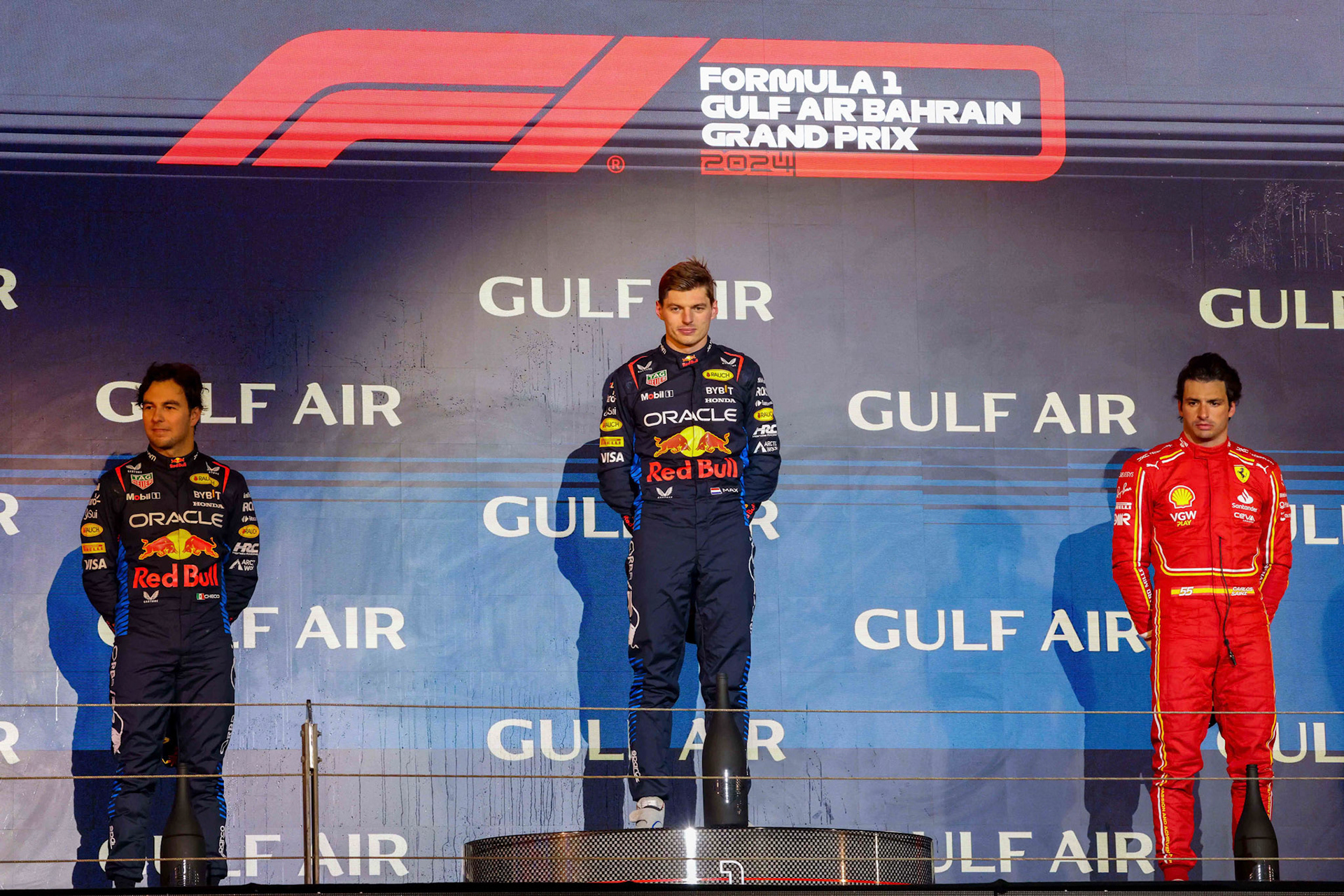 Podium in Bahrian mit: Sergio Perez #11, Oracle Red Bull Racing, Max Verstappen #1, Oracle Red Bull Racing, Carlos Sainz #55, Scuderia Ferrari; Formel 1 GP Bahrain. Samstag 02.03.2024