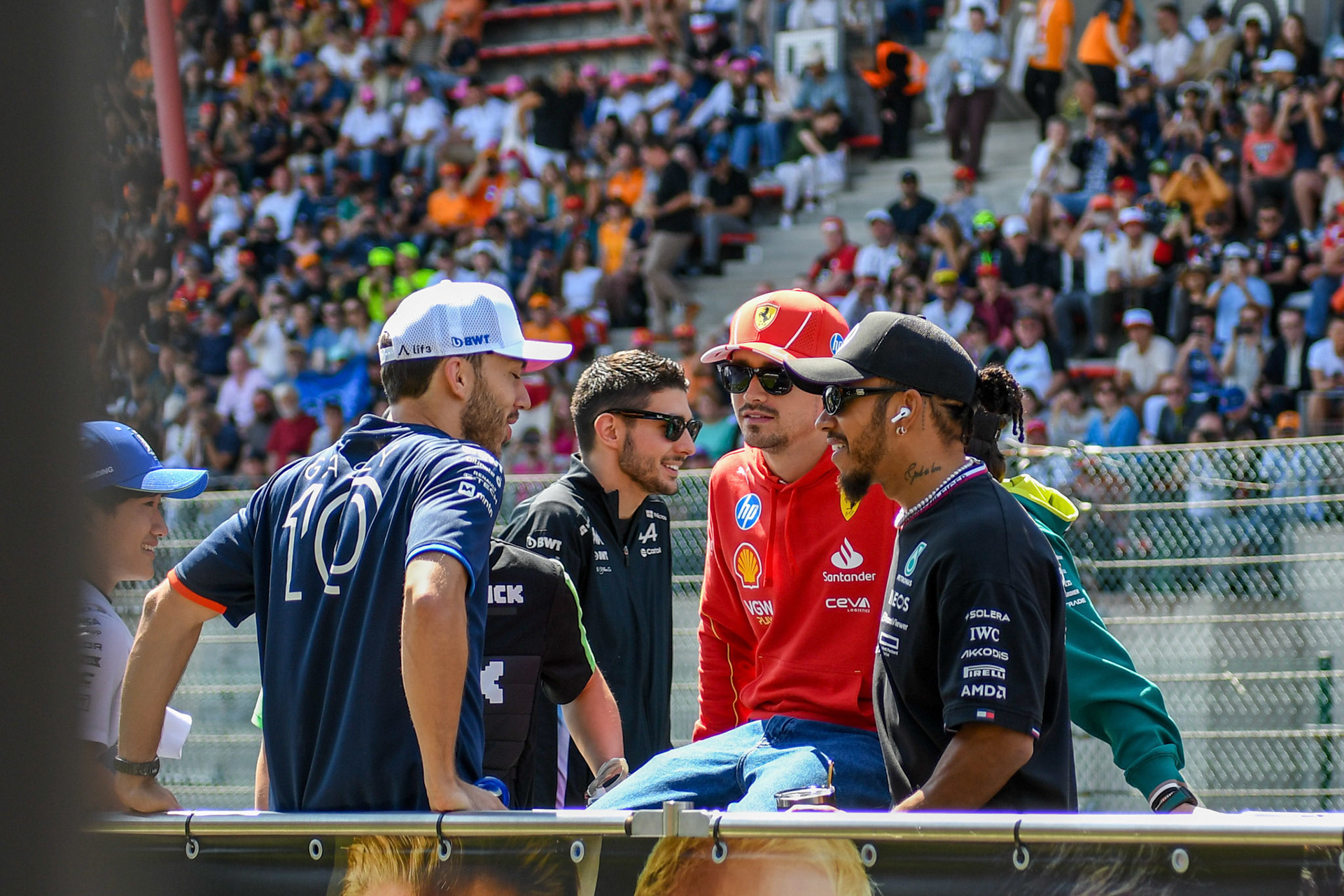 Pierre Gasly #10, BWT Alpine F1 Team und Esteban Ocon #31, BWT Alpine F1 Team und Charles Leclerc #16, Scuderia Ferrari und Lewis Hamilton #44, Mercedes-AMG Petronas F1 Team;Formel 1 GP Spa / Belgien. Sonntag, 28.07.2024
