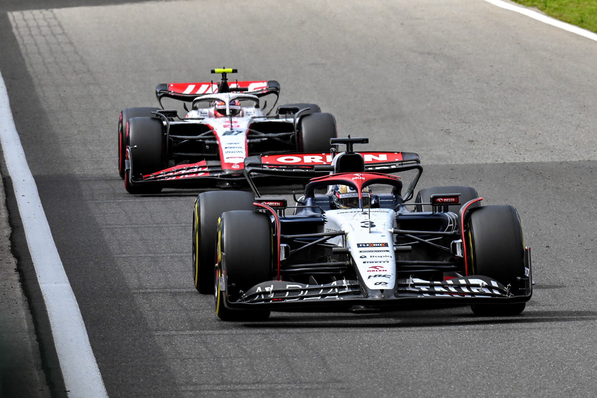Daniel Ricciardo vor Nico Hülkenberg; Formel 1 GP Spa Francorchamps/ Belgien. Sonntag, 30.07.2023