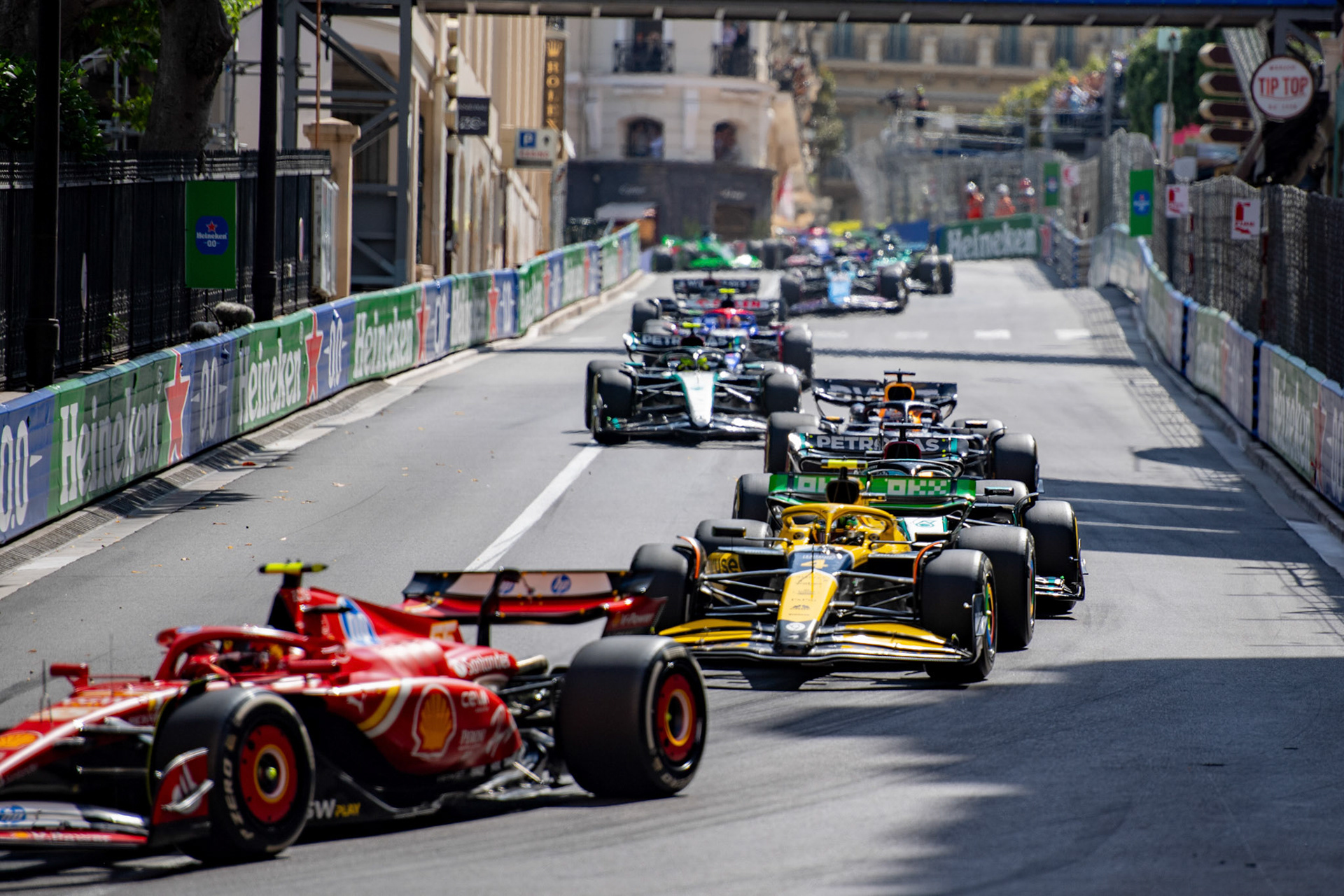 Rennstart. Lando Norris #4, McLaren Formula 1 Team; Formel1 GP Monaco Sonntag, 26.05.2024