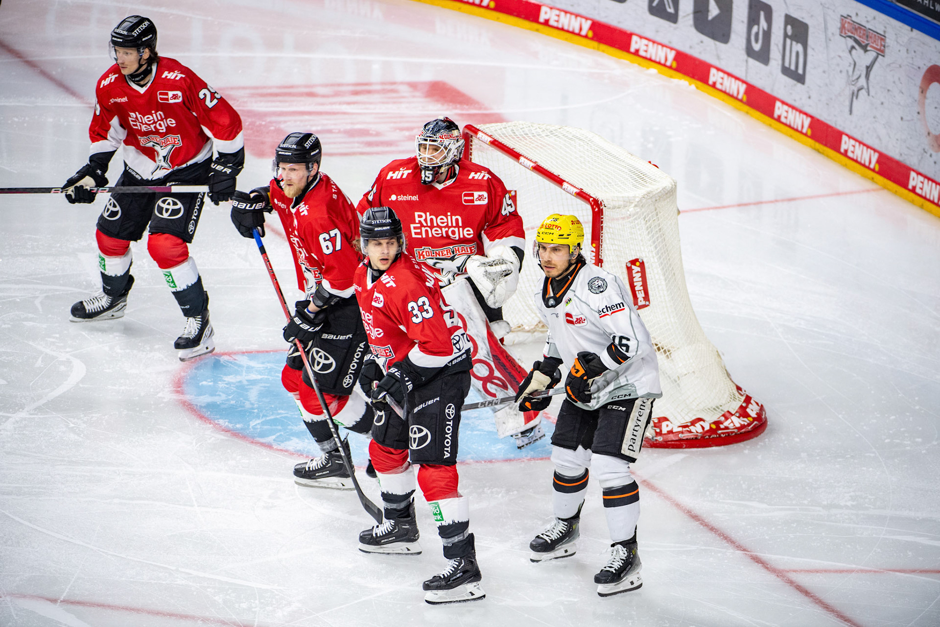 Tim Wohlgemuth, Stanislav Dietz, Andrej Sustr, Tobias Ancicka, Chad Nehring; DEL Kölner Haie - Frankfurter Löwen, 16.02.2024