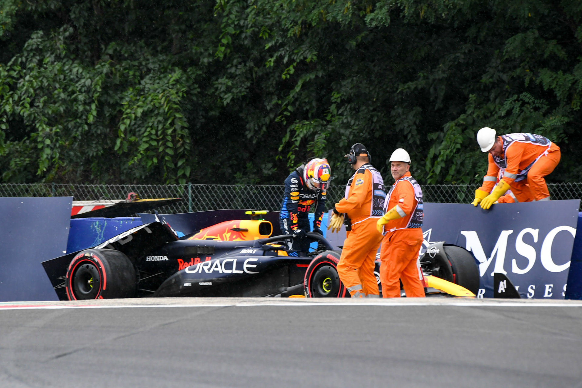 Sergio Perez #11, Oracle Red Bull Racing crasht im Qualifying;Formel 1 Budapest / Ungarn, 20.07.2024