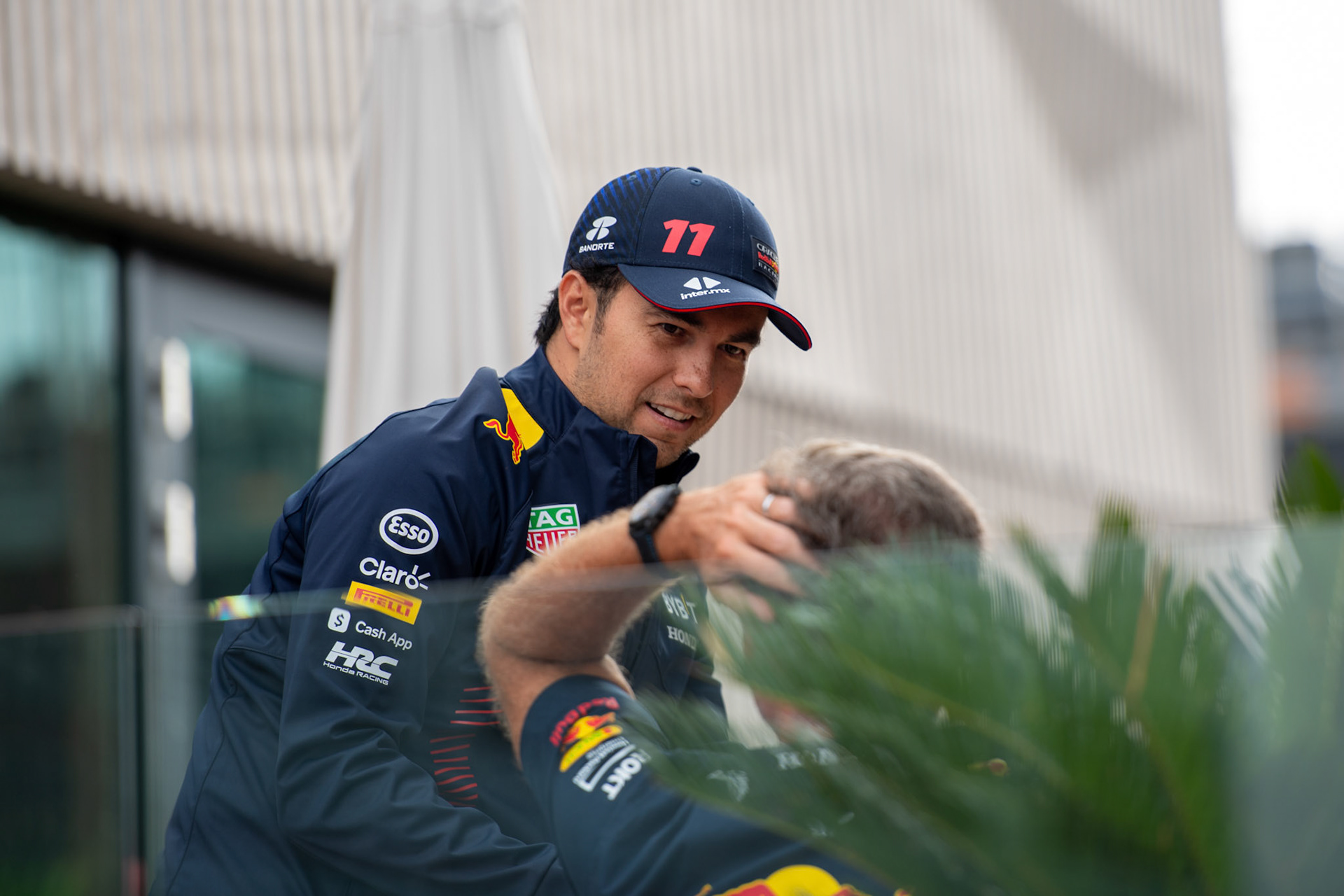 Sergio Perez im Gespräch mit Christian Horner, Red Bull Racing; Formel 1 GP Holland / Zandvoort. Freitag, 25.08.2023