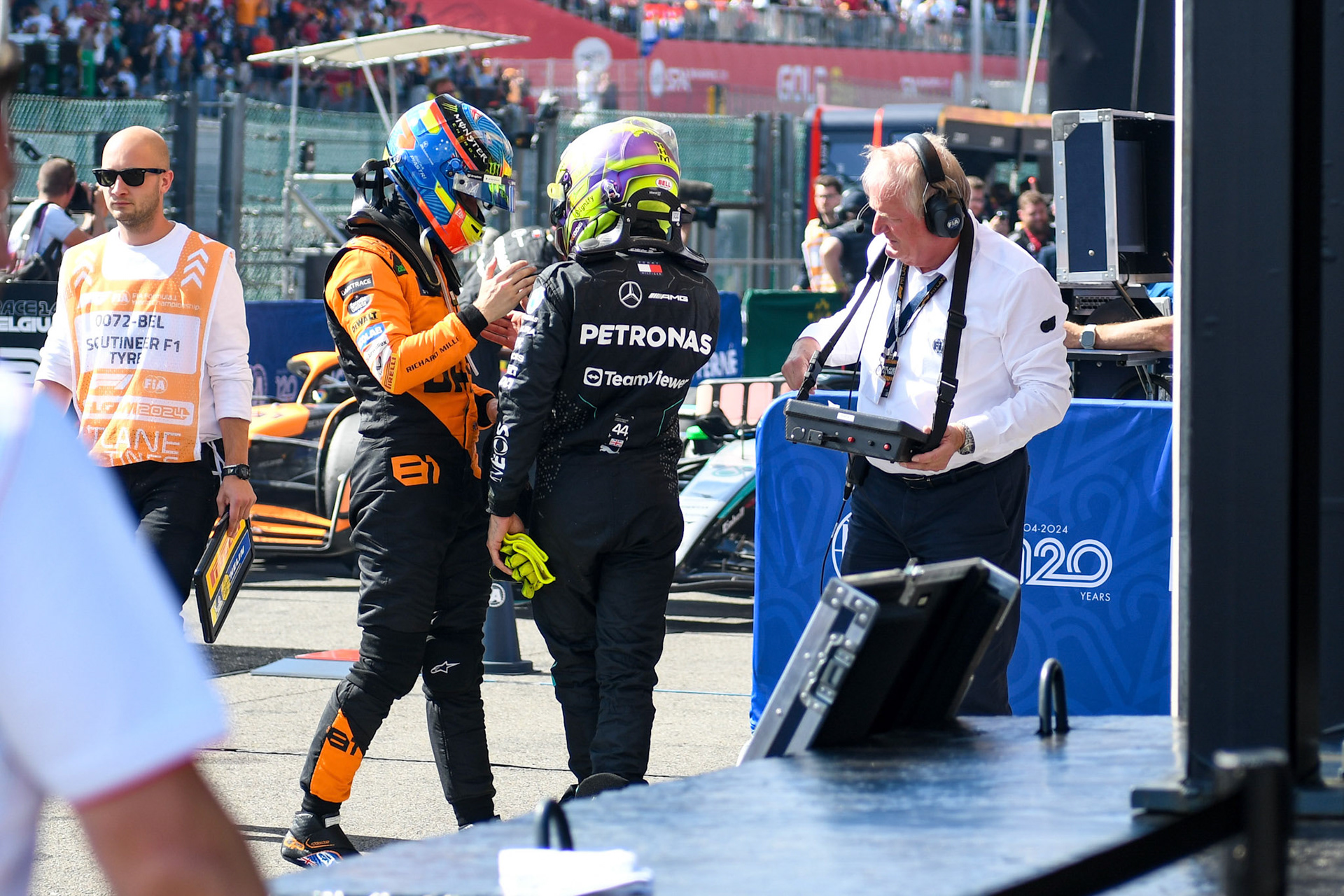 Oscar Piastri #81, McLaren Formula 1 Team und Lewis Hamilton #44, Mercedes-AMG Petronas F1 Team und Jo Bauer;Formel 1 GP Spa / Belgien. Sonntag, 28.07.2024