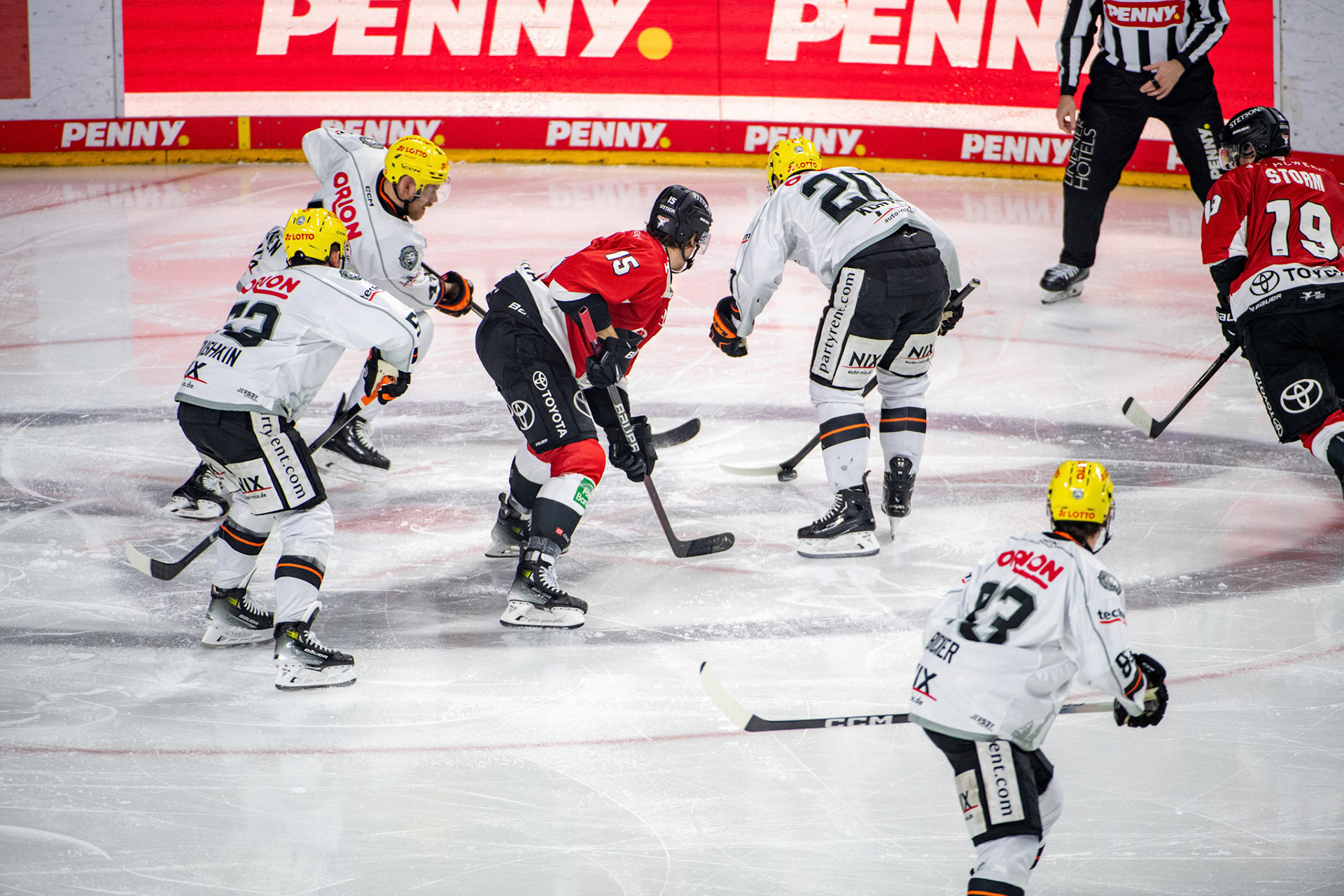 Louis Marc Aubry, Cody Kunyk; DEL Kölner Haie - Frankfurter Löwen, 16.02.2024