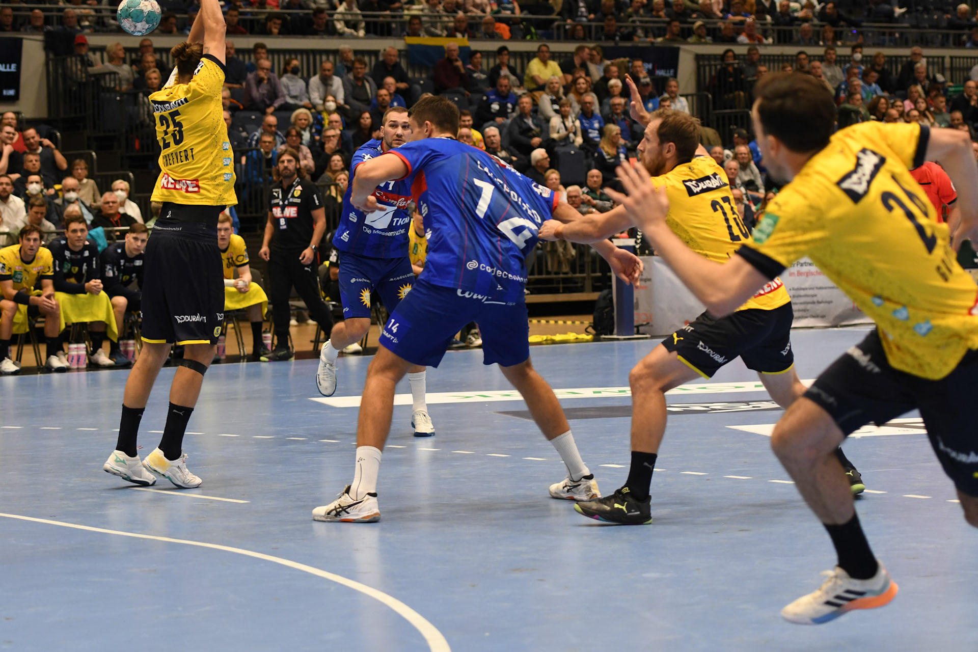 Tomas Babak #19; Handball Bundesliga; BHC 06 - Rhein Neckar Loewen 29.09.2022