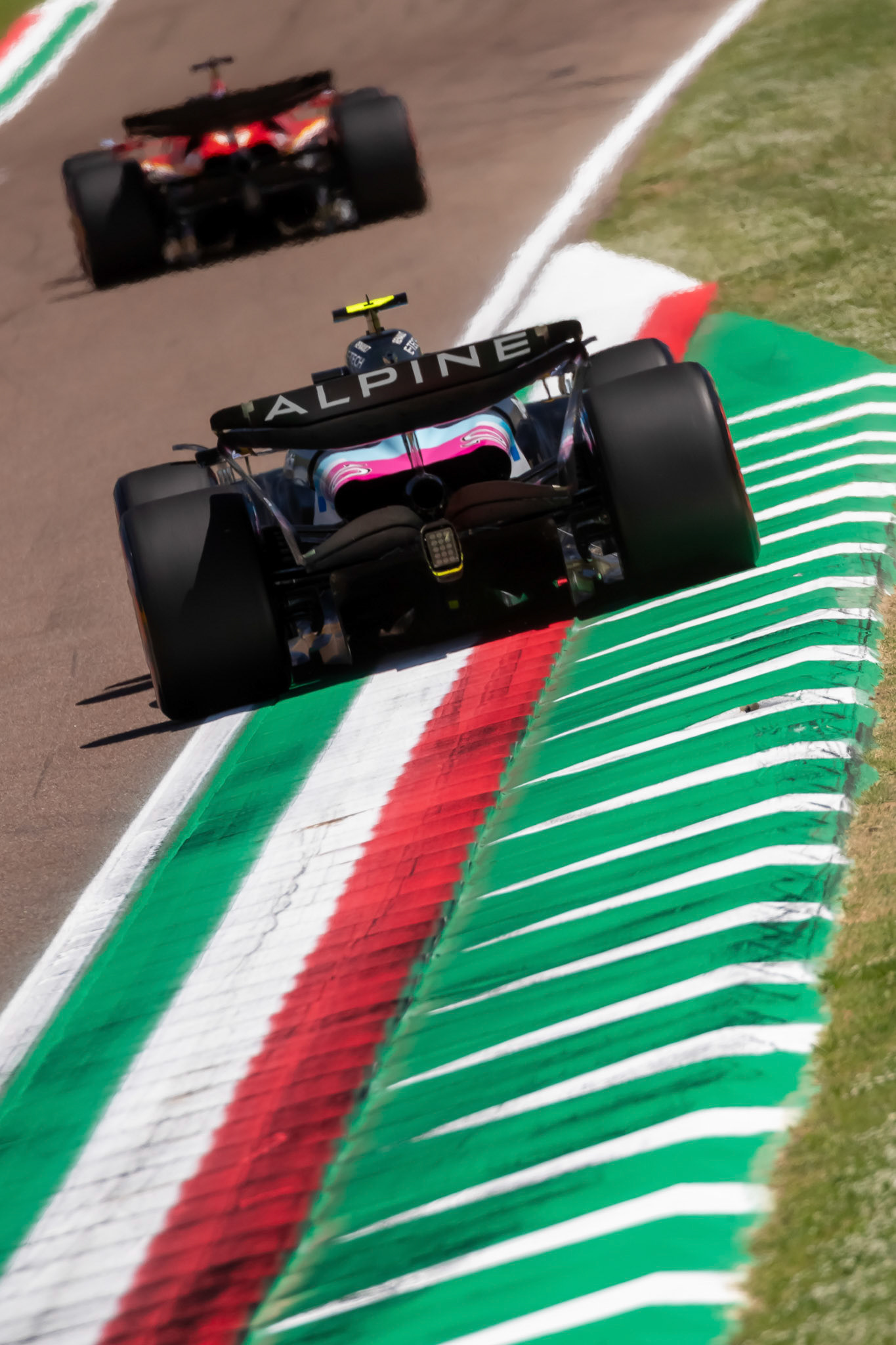 Pierre Gasly #10, BWT Alpine F1 Team und Charles Leclerc #16, Scuderia Ferrari; F1 GP Imola / Italien Samstag, 18.05.2024