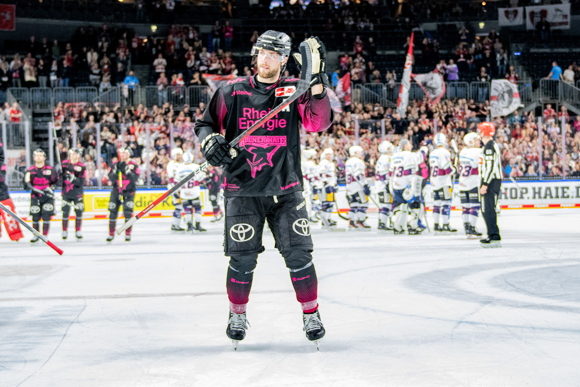 Enttäuschte Koelner Haie; DEL Kölner Haie - Eisbaeren Berlin, 06.10.2023