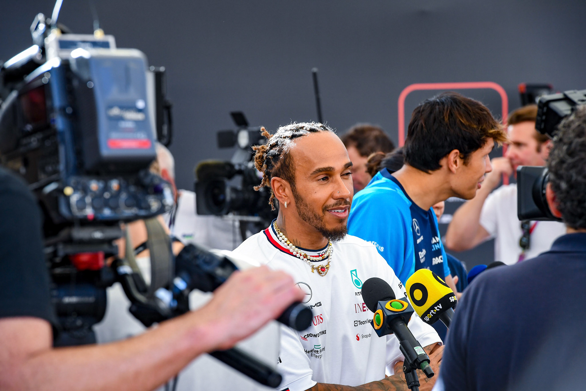 Lewis Hamilton (GBR) Mercedes AMG F1 Team; Formel 1 GP Abu Dhabi. Donnerstag 23.11.2023