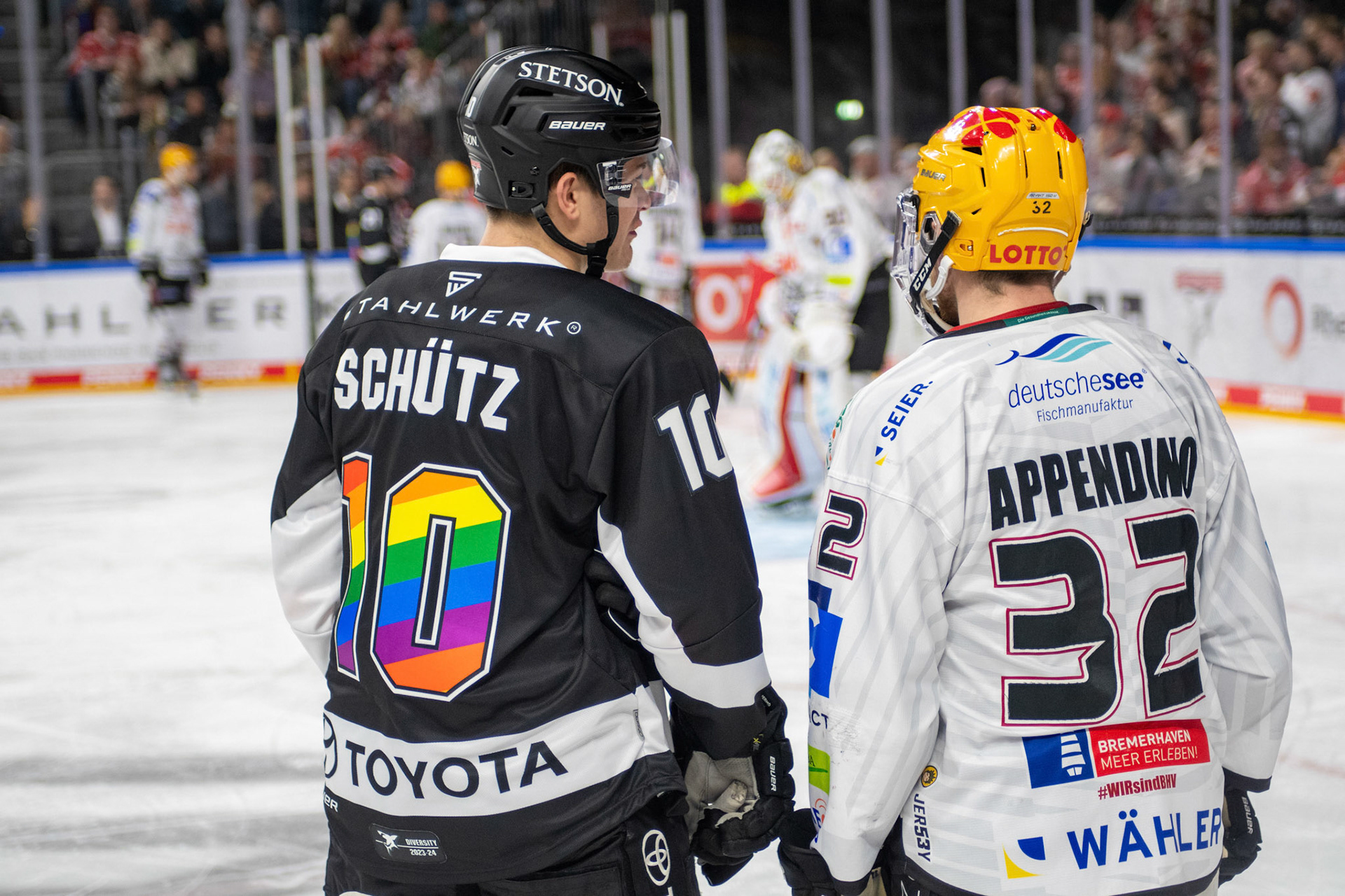 Justin Schuetz, Nicolas Appendino; DEL Kölner Haie - Bremerhaven Fischtown Pinguins, 01.11.2023