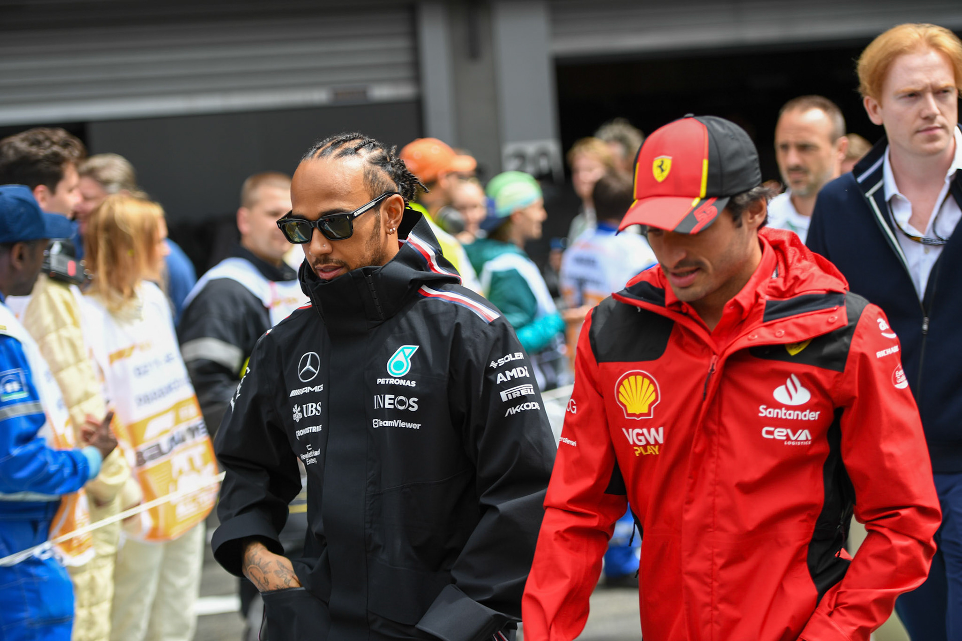 Lewis Hamilton und Carlos Sainz; Formel 1 GP Spa Francorchamps/ Belgien. Sonntag, 30.07.2023
