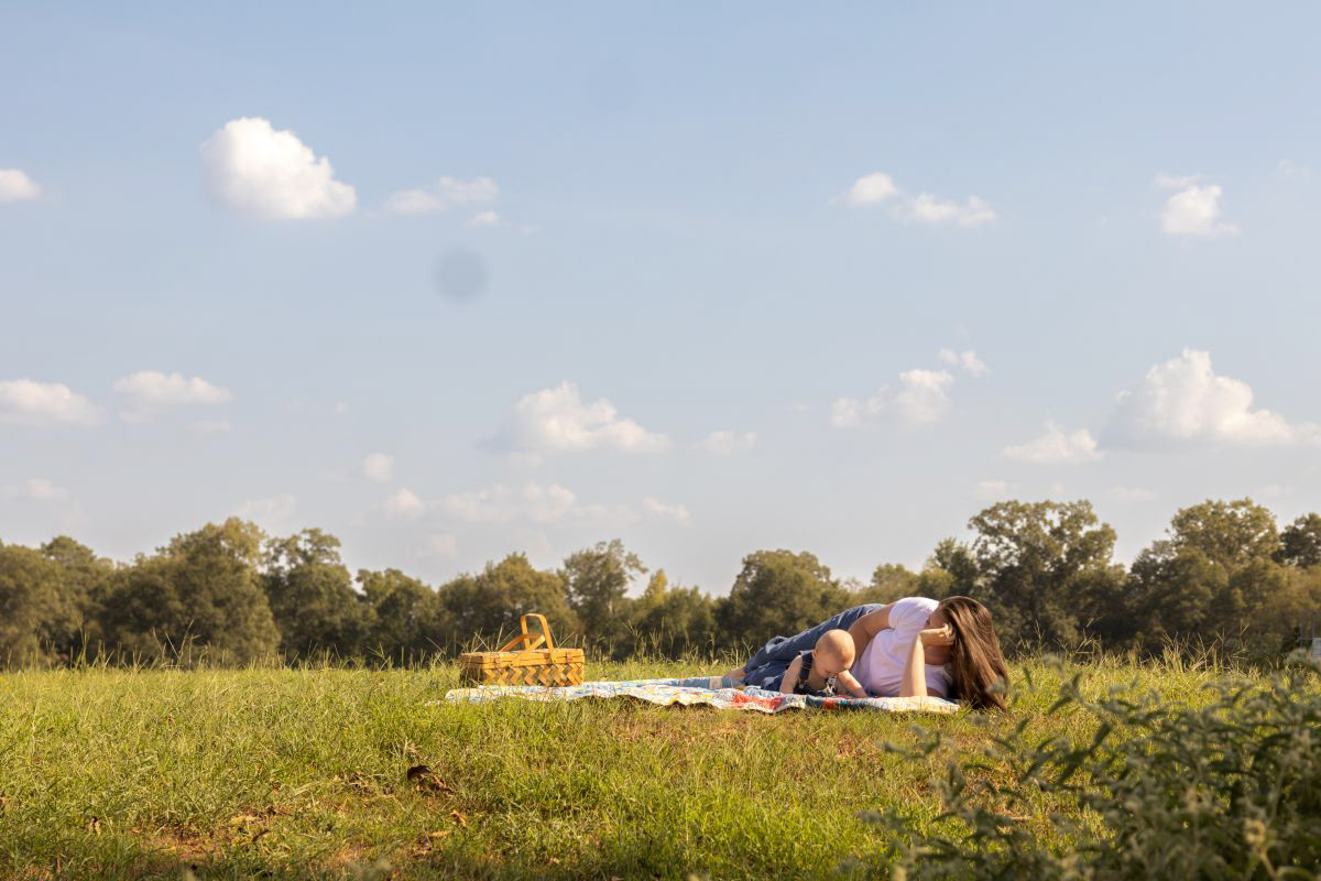 Mommy & Me family photography on a farm near Little Rock, AR.