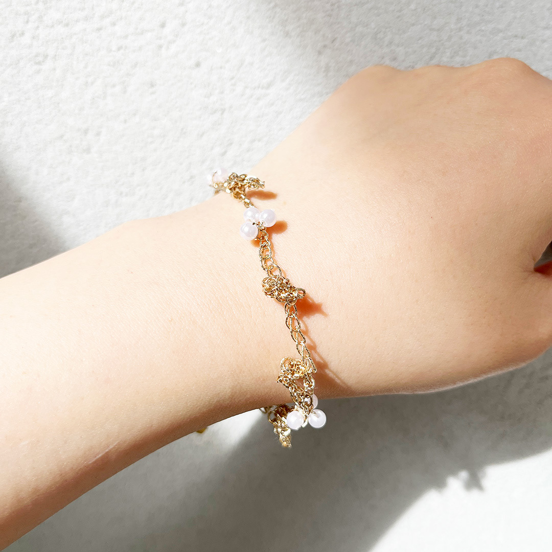 小さなお花のブレスレット