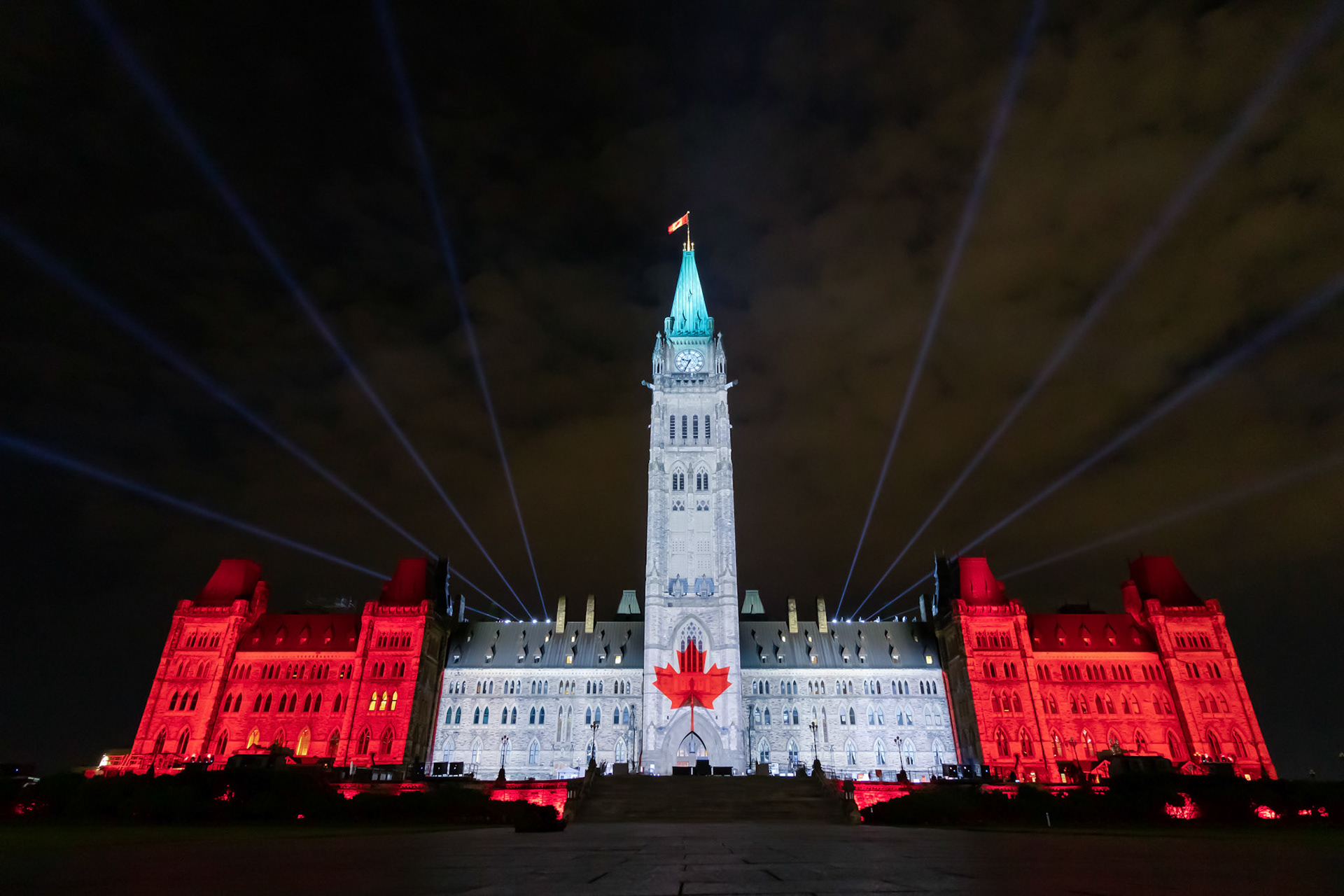 Parliment building in Ottawa, Canada during northern lights show